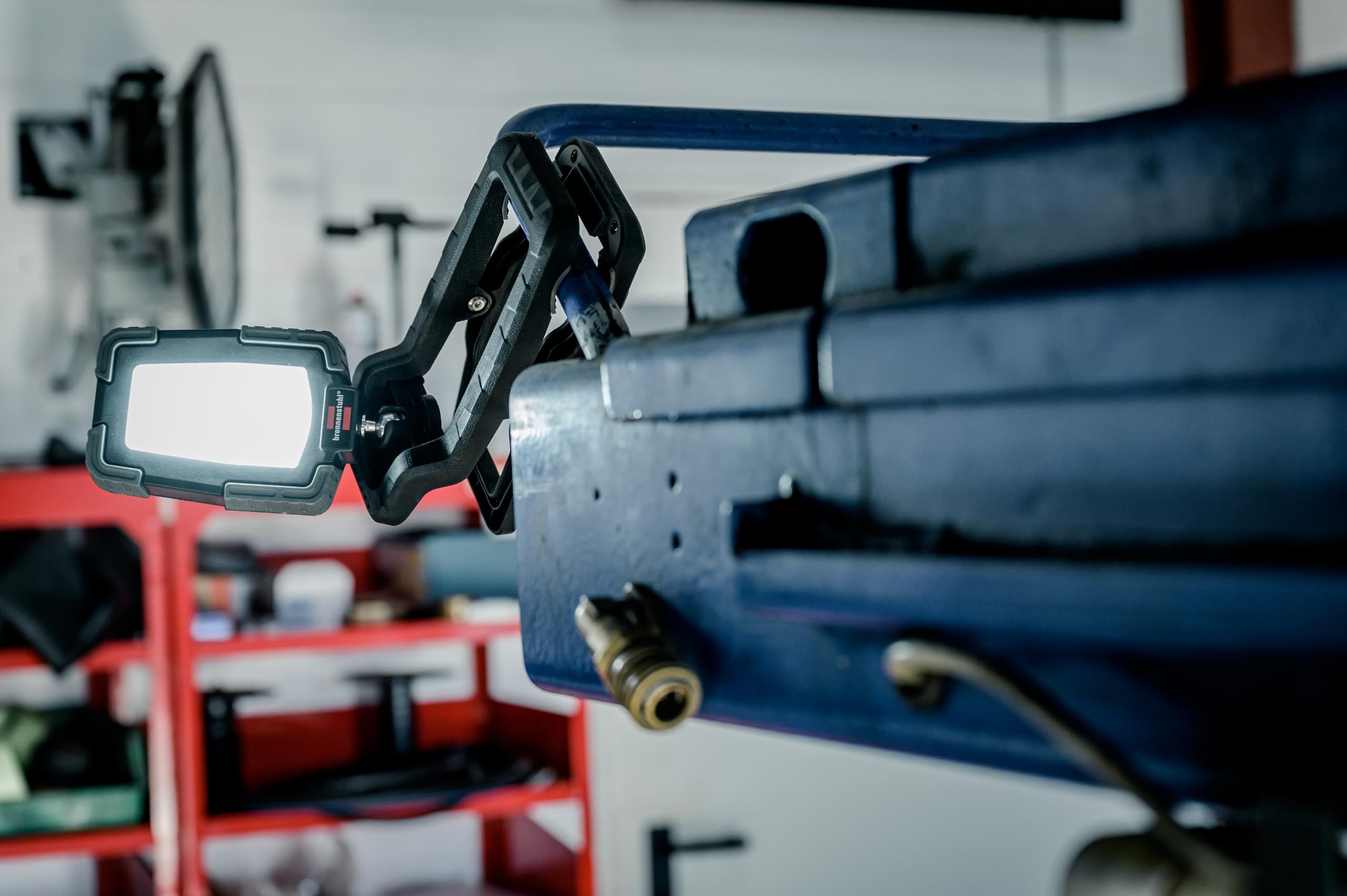 Brennenstuhl klemmbarer LED Arbeitsstrahler CL 1050 MA (10W, 950lm, IP65, Akku LED Arbeitsleuchte mit Neigungswinkel, USB, Powerbank, Engineered in Germany)
