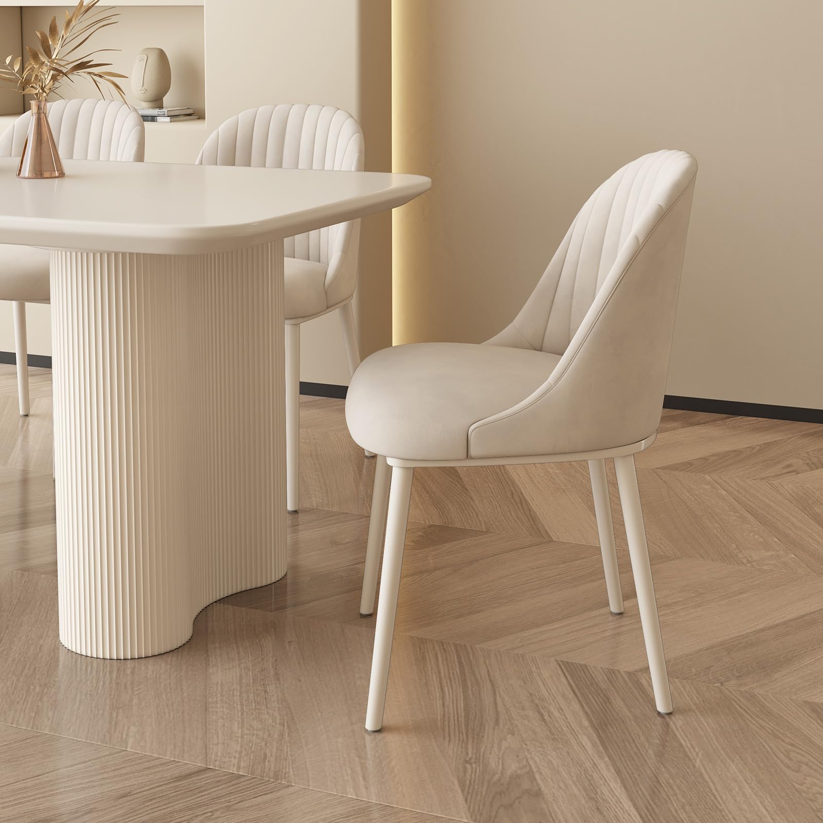 Elegante set di 6 sedie moderne color crema imbottite con seduta imbottita, schienale curvo e cuciture a canale, gambe in metallo resistenti per mobili da cucina e soggiorno