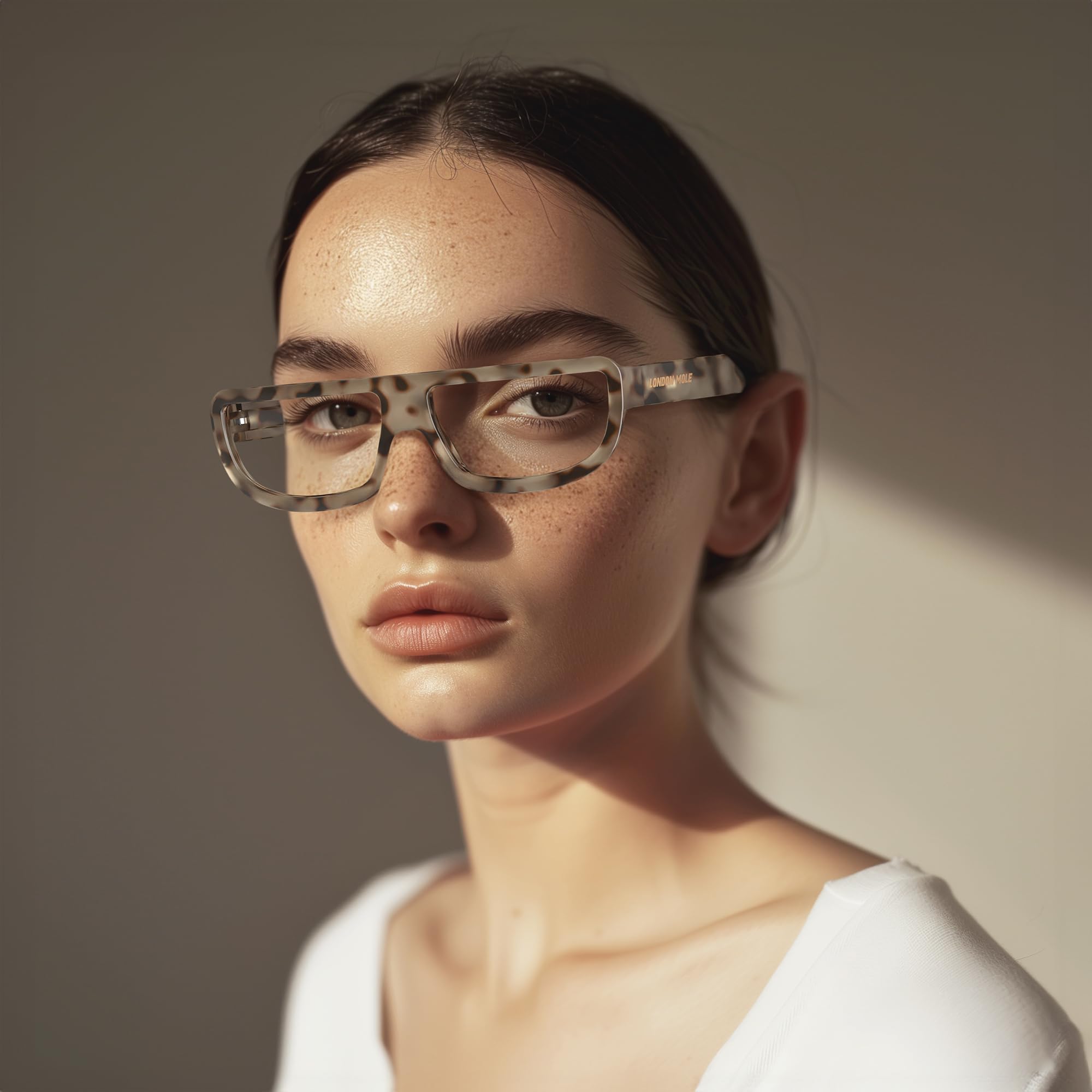 LONDON MOLE® Feisty reading glasses, Gloss Pale Tortoiseshell, 30 x 56 mm - Image 2
