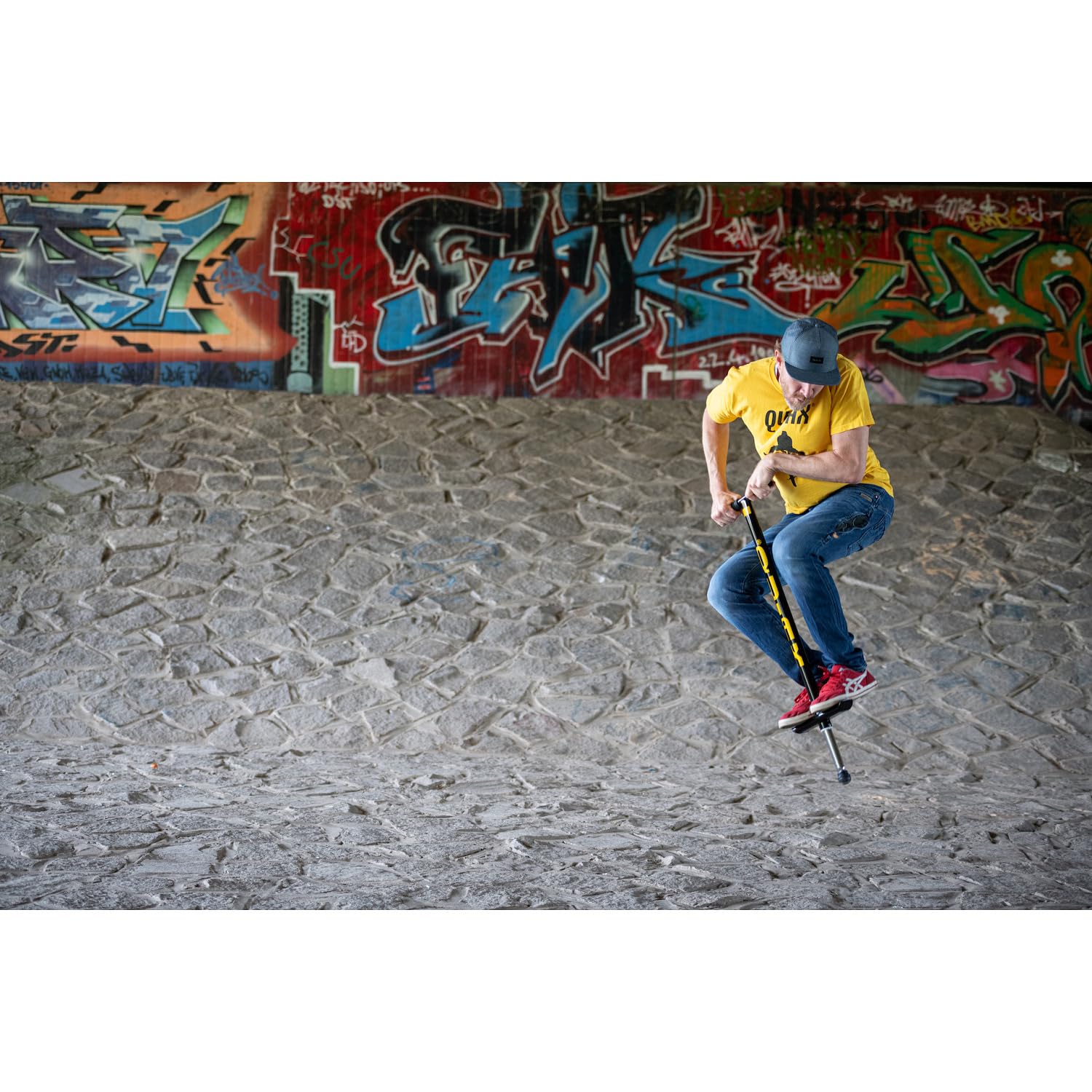 QU-AX® Pogostick schwarz, für 50 bis 80 kg Körpergewicht