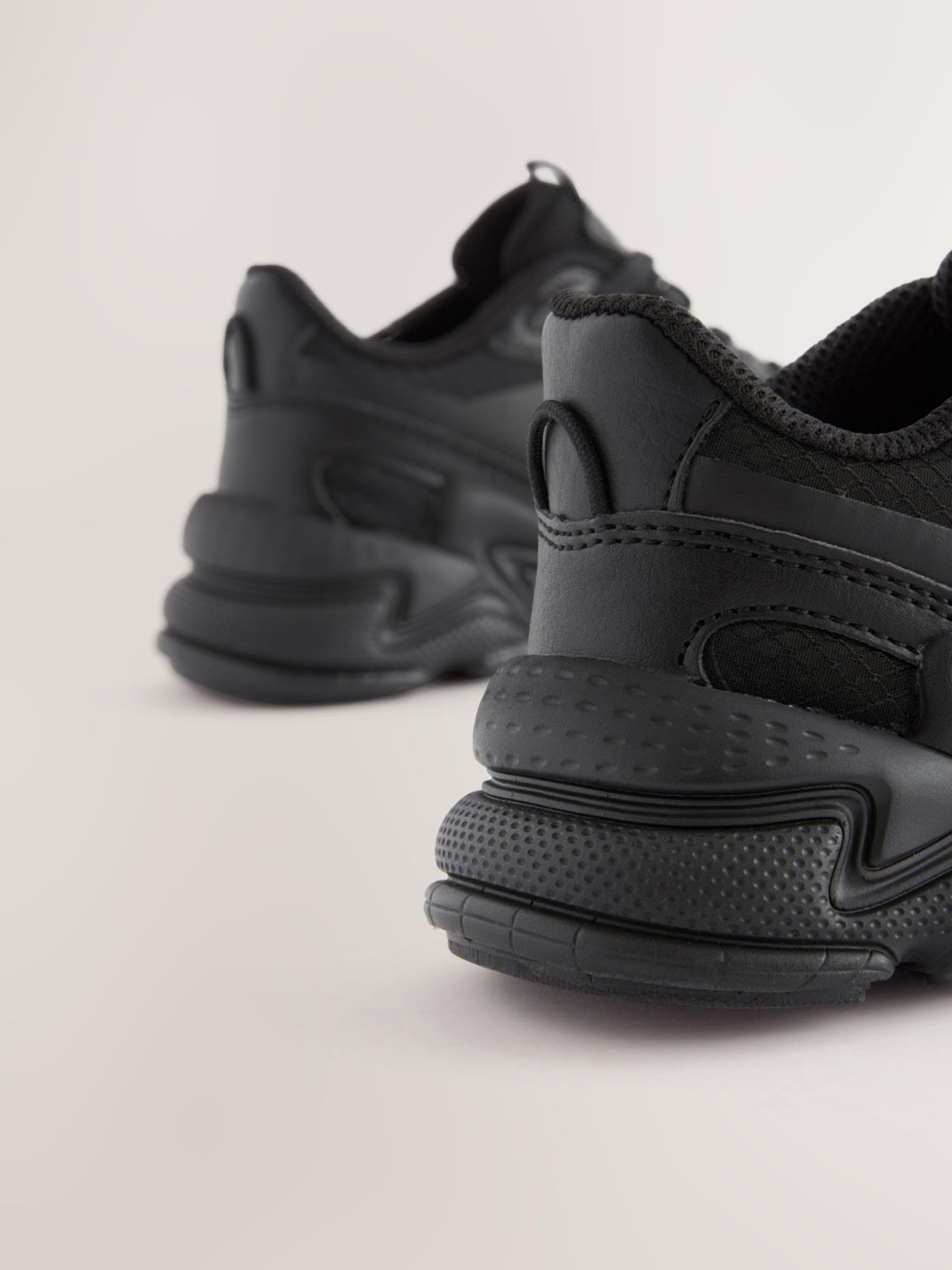 NEXT Jungen Standard Elastischer Sportschuh mit Schnürung
