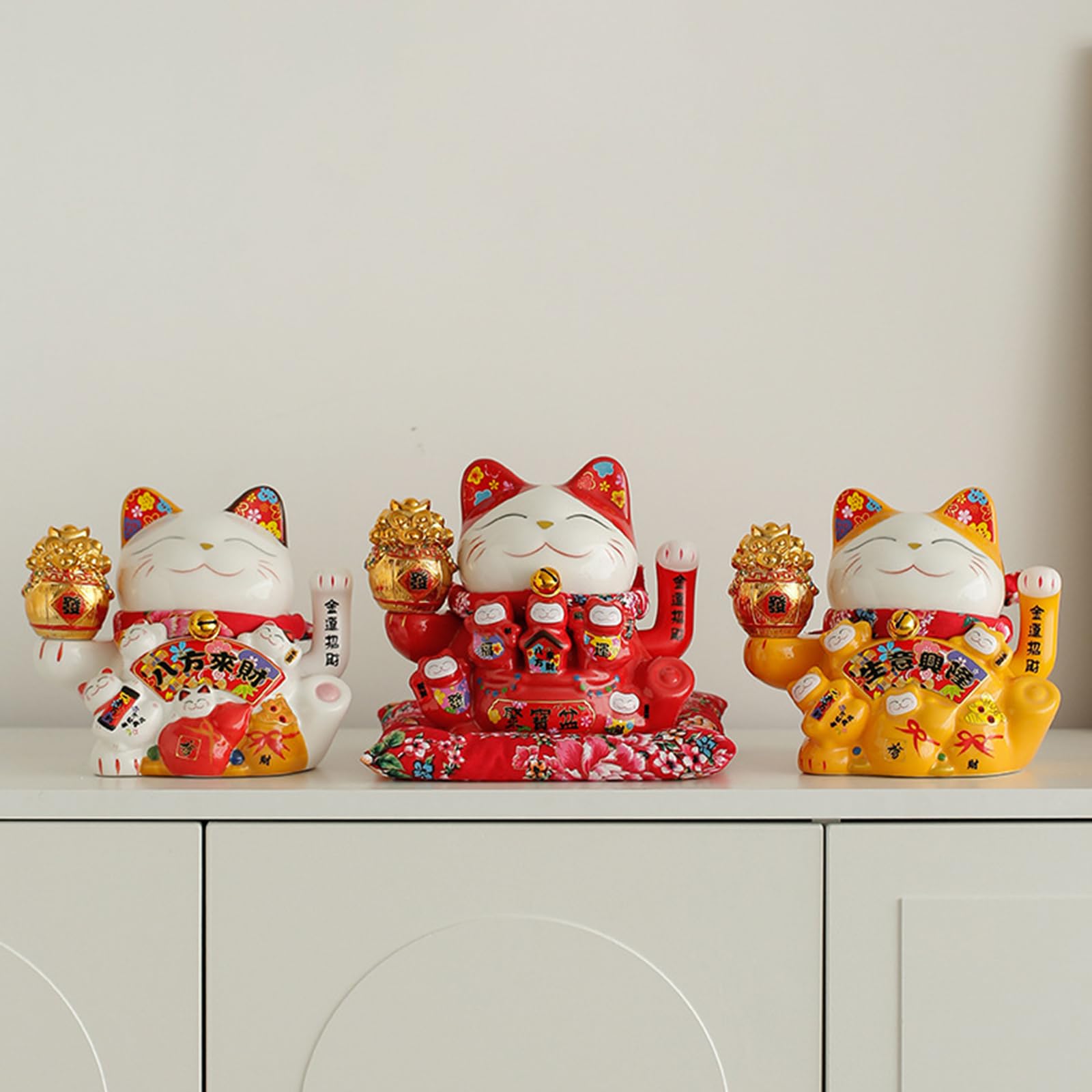 Swinging Lucky Cat Ornament, Feng Shui nowoczesny kot szczęścia, szczęśliwe koty machające, żywe i zabawne, nadaje się do dekoracji sypialni, salonów, gabinetów, biur