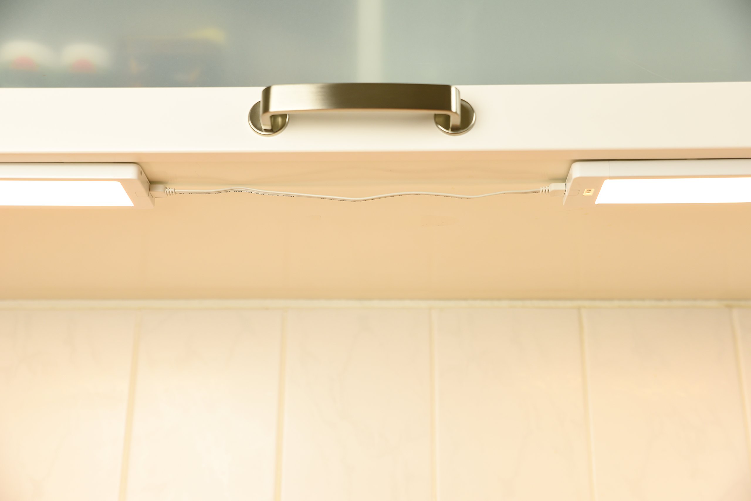 Dualux Neptune Réglette LED | Barre de lumière LED avec détecteur de mouvement, Très Clair et plat, idéal comme lampe de cuisine, blanc 30 cm