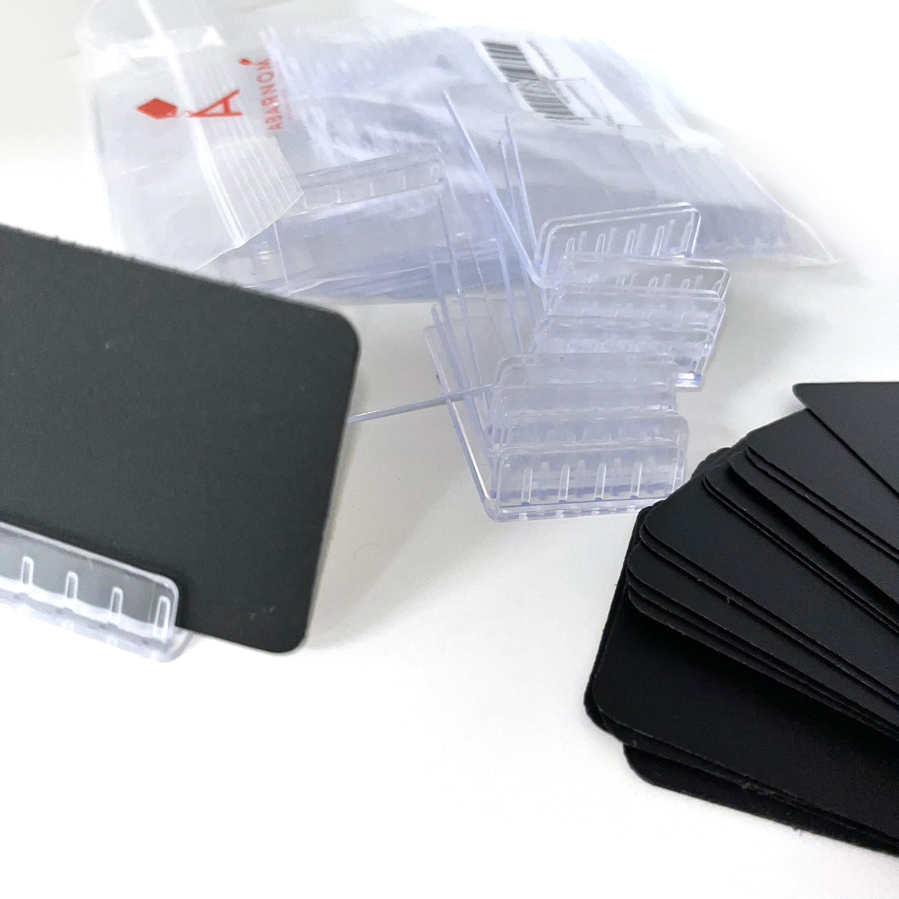 Pack de 100 pizarra negra sintéticas reutilizables + 100 bases portaprecio, Mini Pizarras para Precios, Portaprecios Fruta, Portaprecios Carniceria, Portaprecios Pescaderia, Porta Precios Pizarra