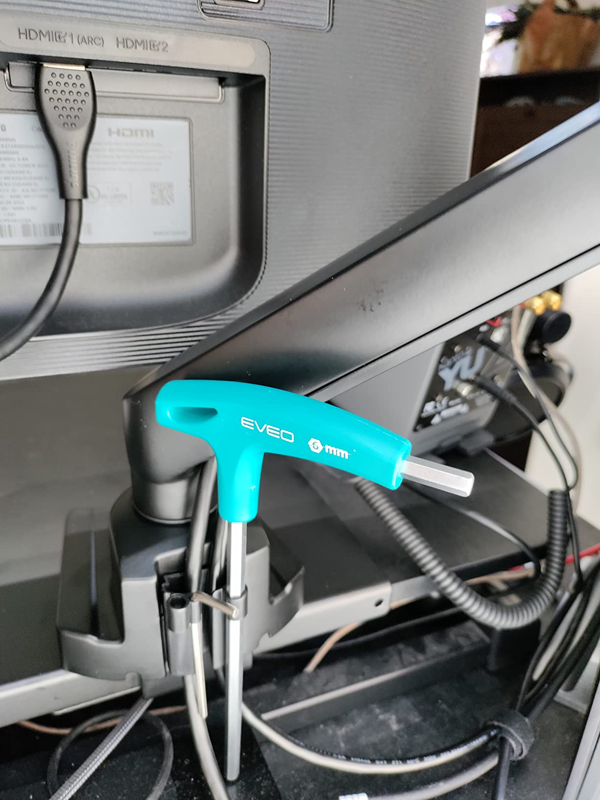 10/mo Finance EVEO Premium Single Monitor Mount 17 to 32 inch