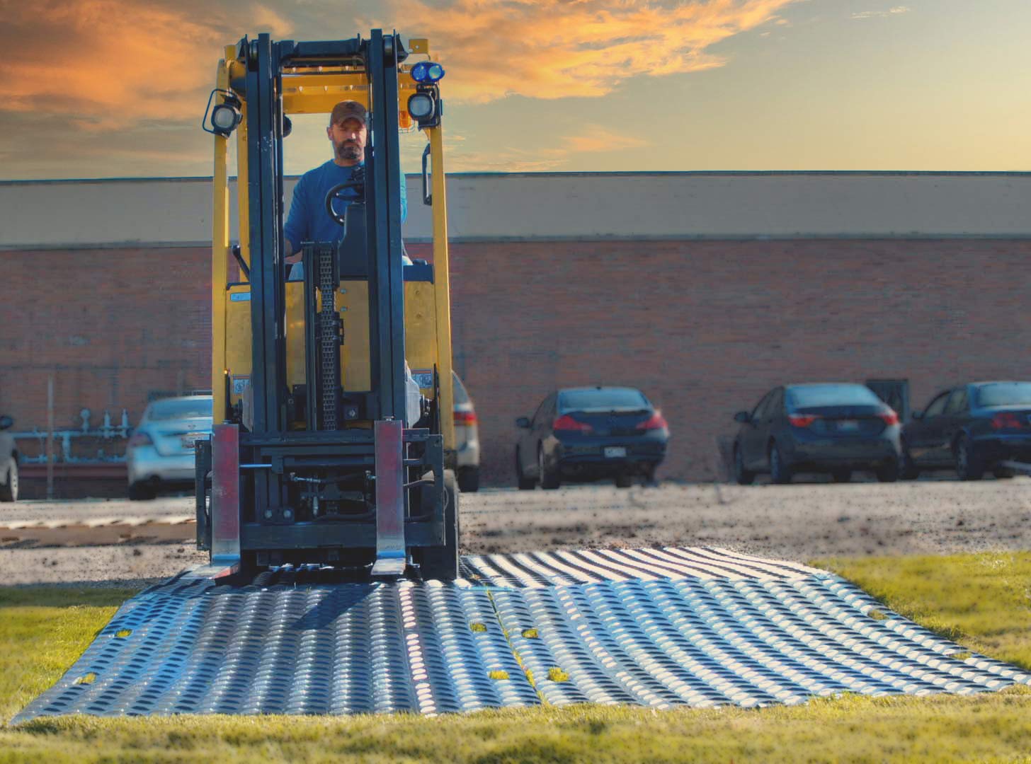 Mytee Products 12 Pcs Ground Protection Mats - Black, 2' x 8', Heavy Equipment Mats w/ 22 Pcs Single Connectors