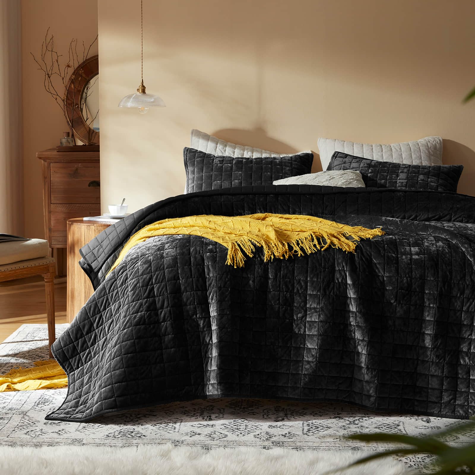 Photo 1 of LEAONME Velvet Quilt King Size Set