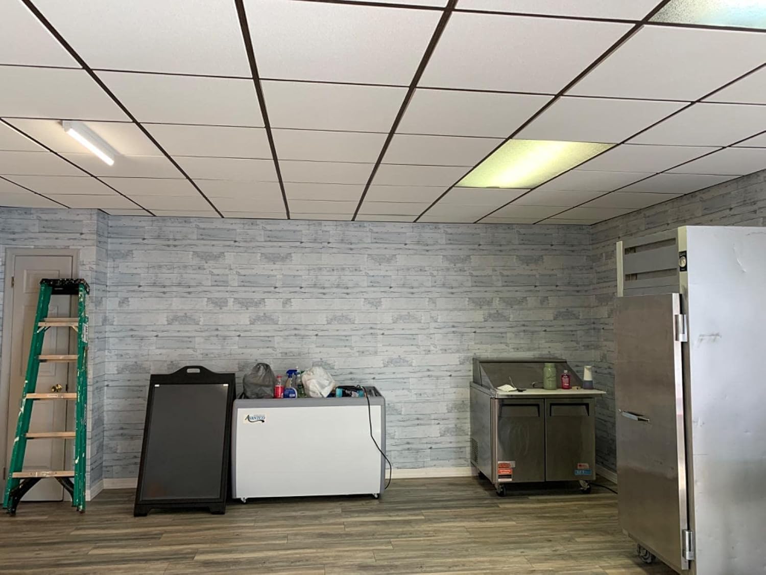 MJ-SKY Wood Self-Adhesive Wallpaper Peel and Stick Shiplap Light Grey/White/Blue Distressed Wood Plank Removable Wallpaper Home Decoration17.7 x 394"