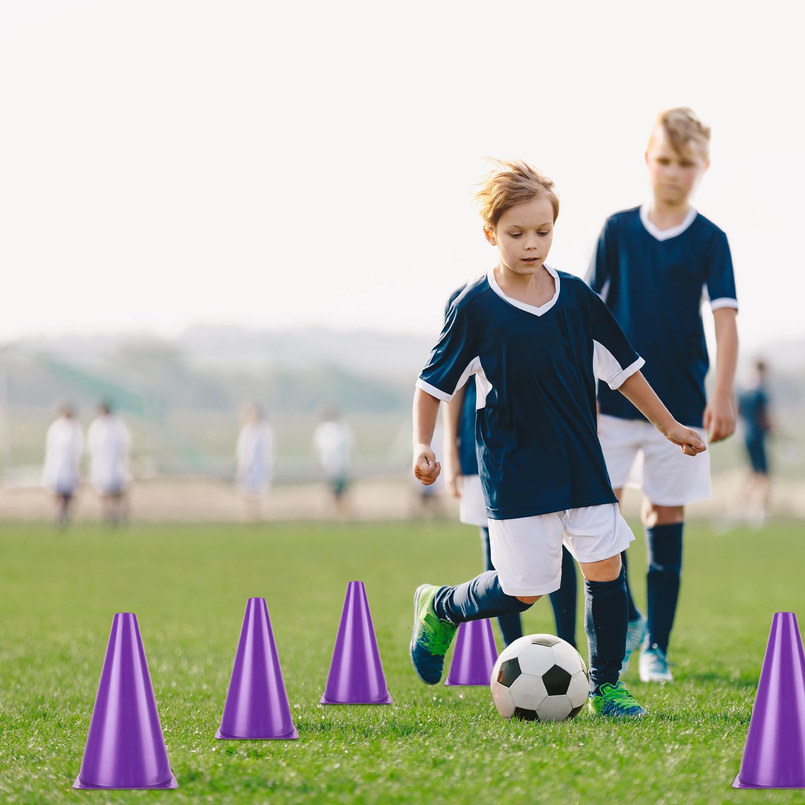 AKOLAFE 24 Stück Pylonen Lila 23 x 13 cm Hütchen Fussball Training mit Tragetasche Trainingskegel Hilfs Markierkegel für Innen oder Outdoor, Sport, Spiele