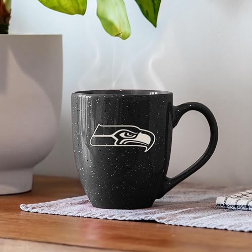 Miniatura 345 de Rico Industries, NFL Football - Taza de café de 16 oz de cerámica moteada, grabada con láser y de color de los equipos de fútbol americano de la NFL