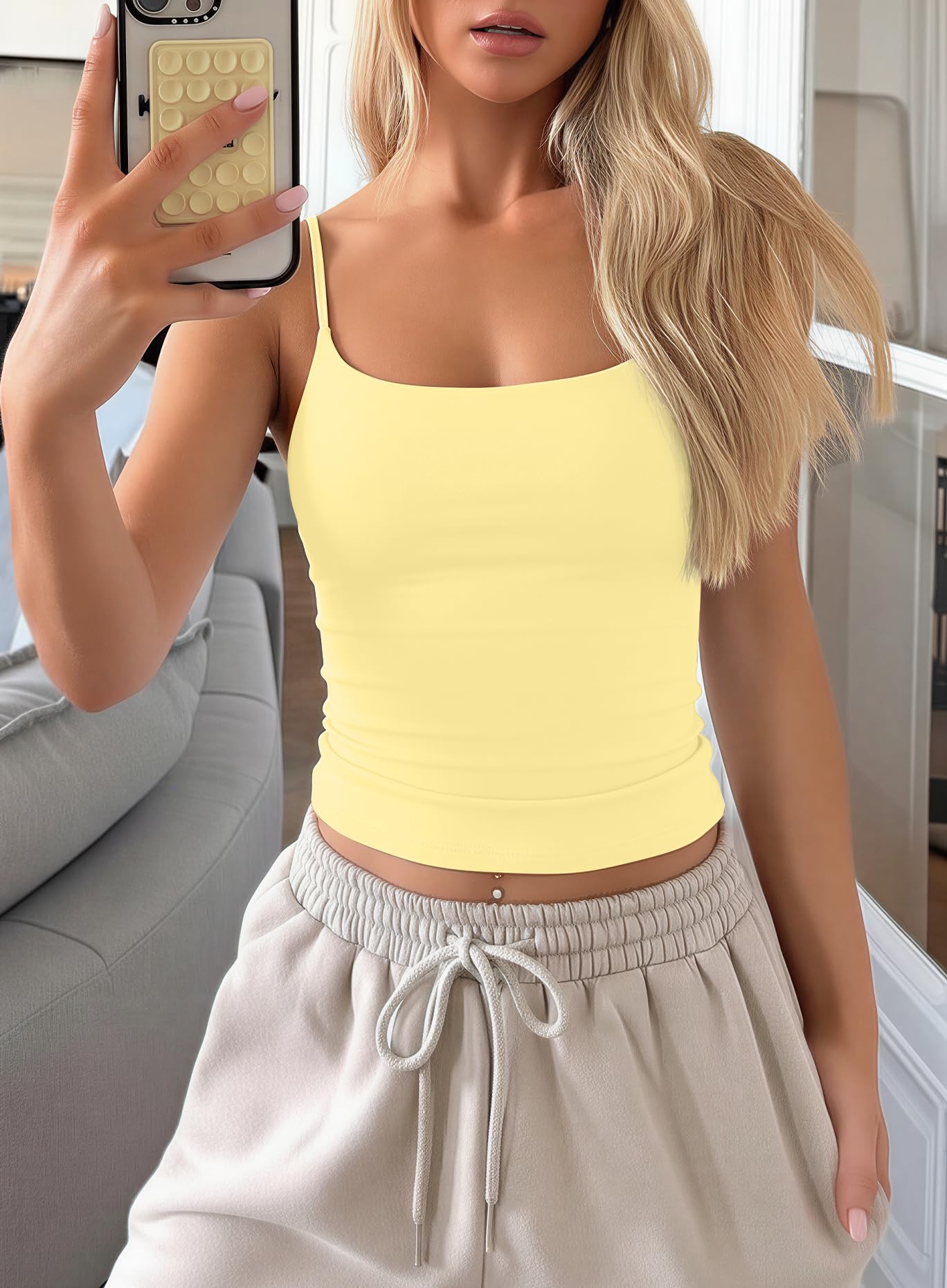 Darong Camiseta sin mangas acolchada para mujer, brasier integrado, tirantes delgados ajustables, camisa básica de doble forro