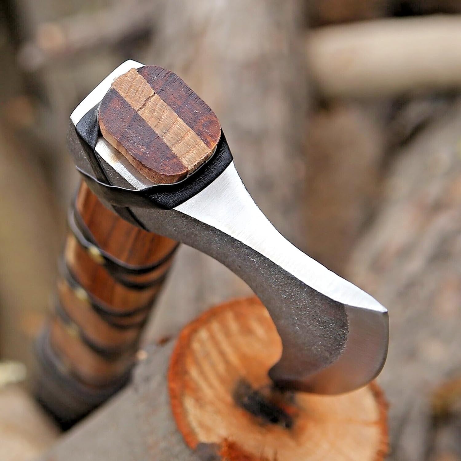 Wikinger Axt Ragnar – Handgeschmiedete Bartaxt aus Carbonstahl mit Rosenholzgriff & Lederscheide - Camping Beil, Outdoor Axt & Sammlerstück, Geschenk für Männer, with Leather Sheath