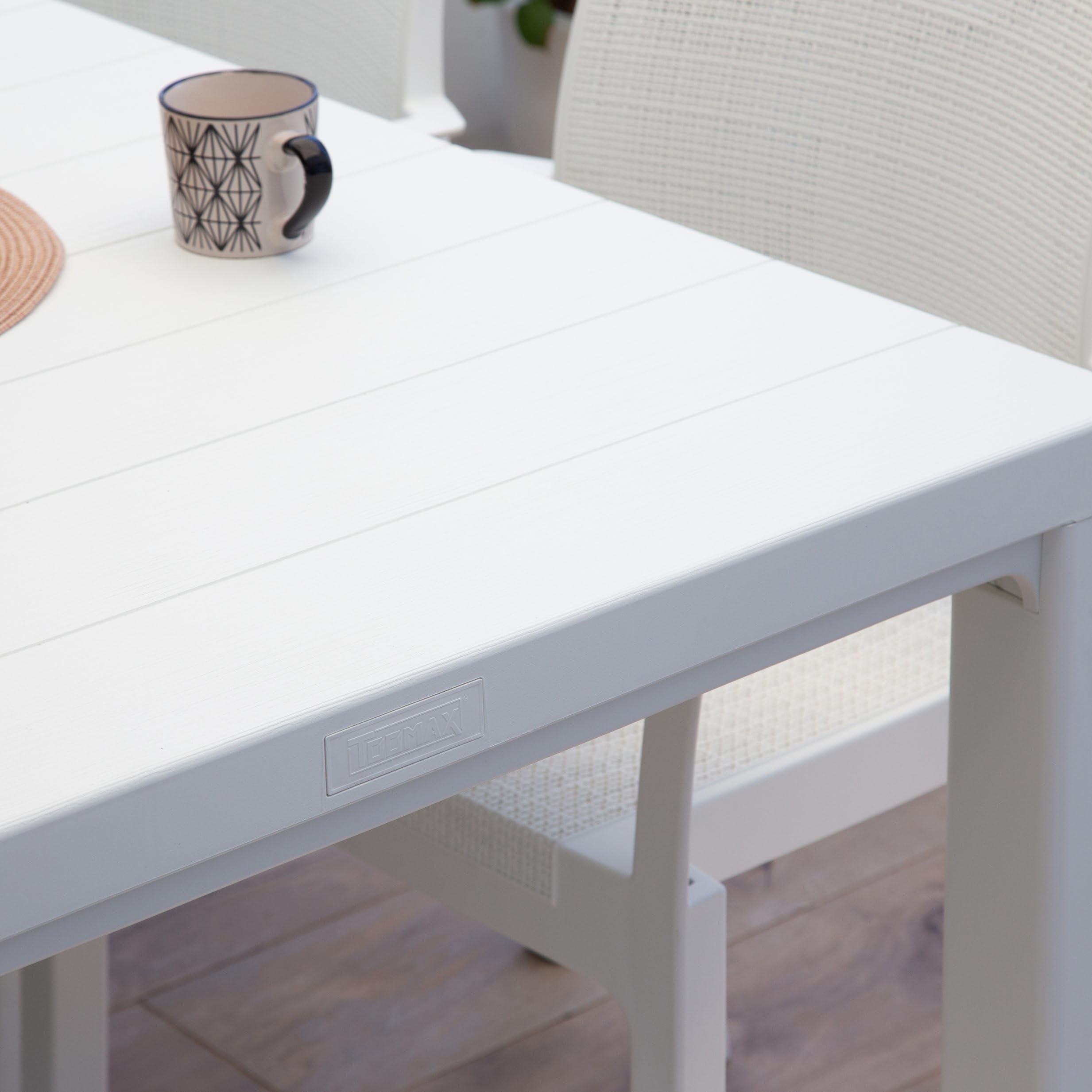 TOOMAX Davide Tavolo da giardino bianco con finitura effetto legno, 147x88x74h cm, tavolo grande adatto per 4 e 6 persone, resistente ai raggi UV, ideale per interno ed esterno