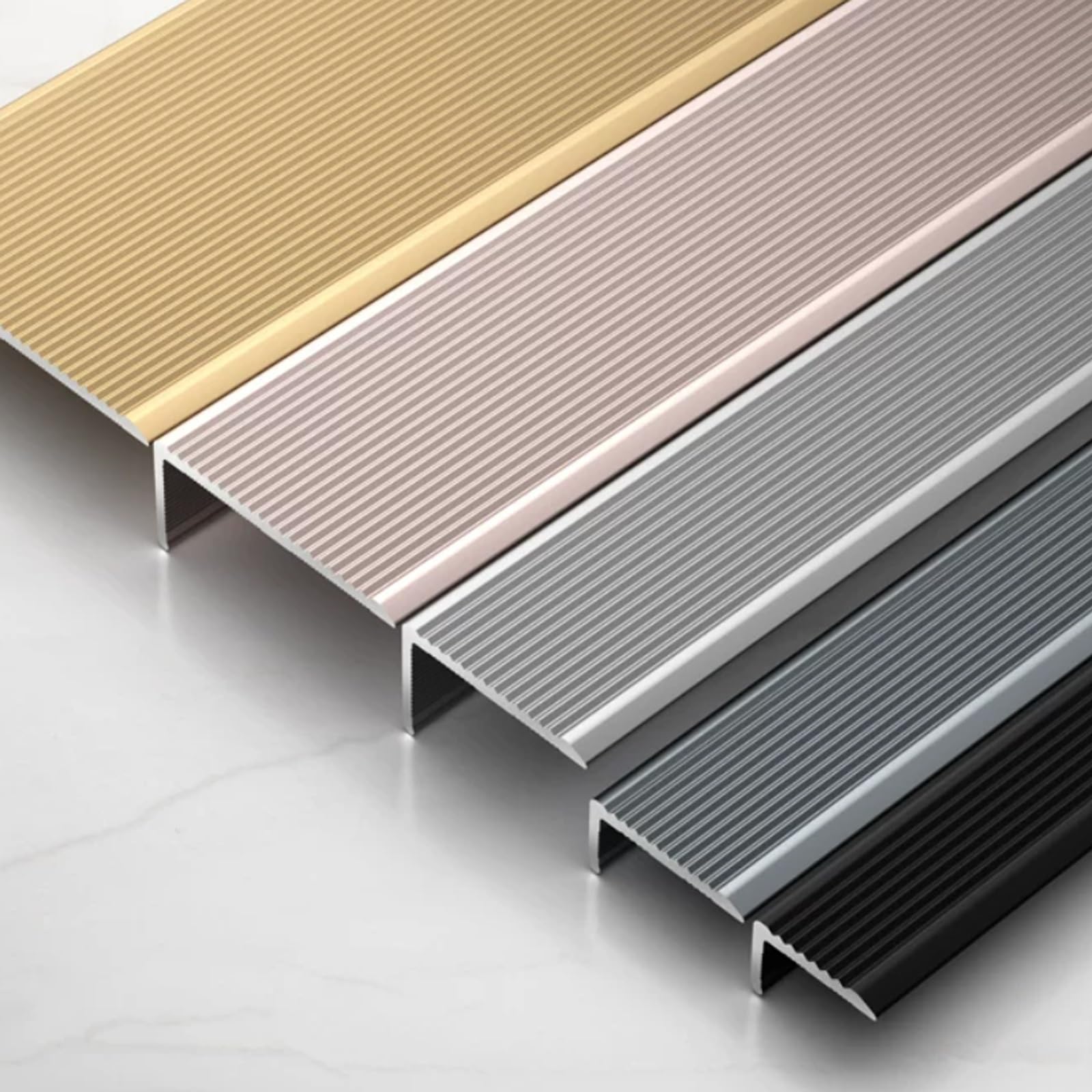 Ochraniacze antypoślizgowe na krawędzie schodów, można je przycinać, do domu, ganku, szkoły, szpitala (srebrny, 90 cm L 100 mm x 30 mm)