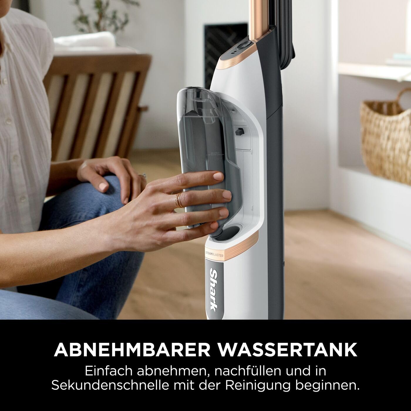 Shark SteamSpot mit Steam Blaster-Technologie für Hartböden, Leichter Dampfreiniger, chemiefreie Reinigung, Abnehmbarer Wassertank, 2 waschbare Dirt Grip Soft-Scrub-Pads, White & Poly Copper S2001EU