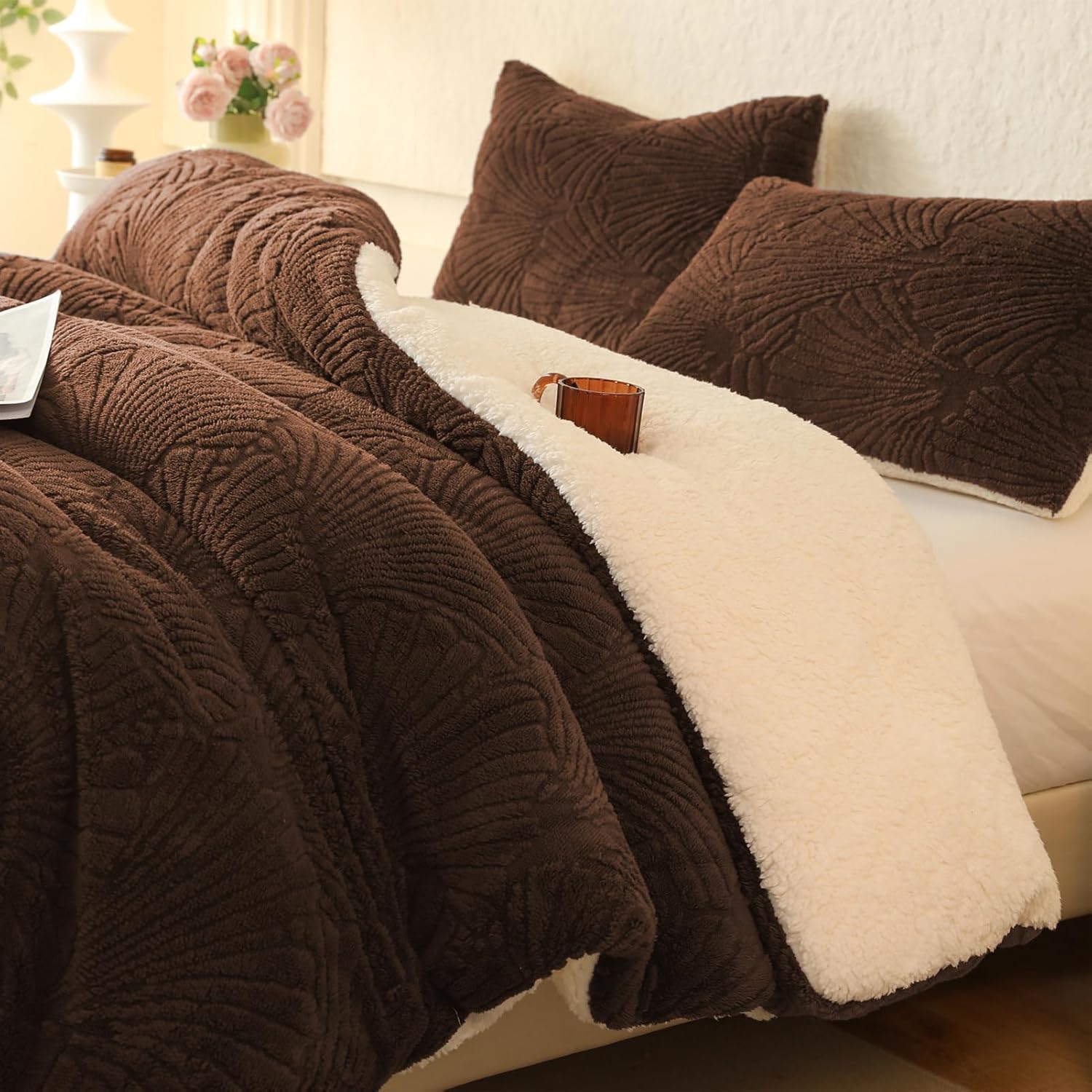 Seashell Jacquard Sherpa Comforter Set Warm Cozy Premium Bedding 3 Pieces, Full/Queen Size Geometric Pattern Quilt Comforter with 2 Pillowcases(90"X90" Coffee) Coffee Queen(90"x90")