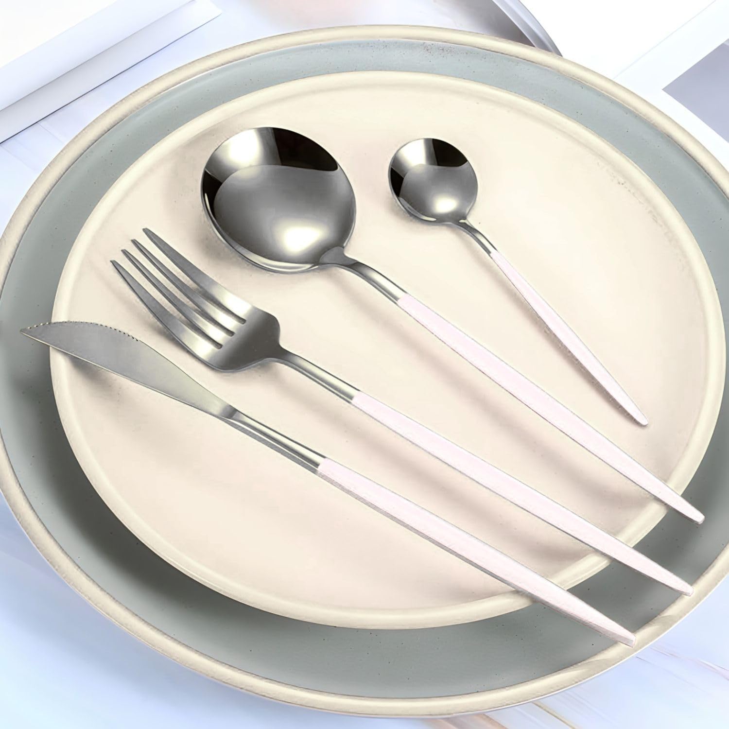 Shiny Silver Plastic Moderno Dinner Forks With White Handle (Pack Of 20) - Disposable & Stylish, Perfect For Parties, Weddings, Catering Events, & More