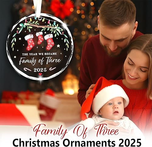 Miniatura 6 de Adorno Familiar de NewEleven - Nuestra Primera Navidad Como Familia de Tres Adorno - Regalos para Nuevas Mamás, Regalos para Nuevos Padres, Lindo