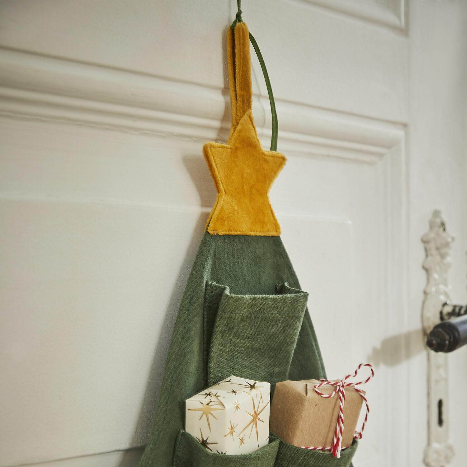 LOBERON Adventskalender Talira, in Form eines Weihnachtsbaums, Handgewebt, Bedruckte Nummerierung, Individuell Befüllbar, Adventszubehör, Advent, Baumwolle, Bambus, grün