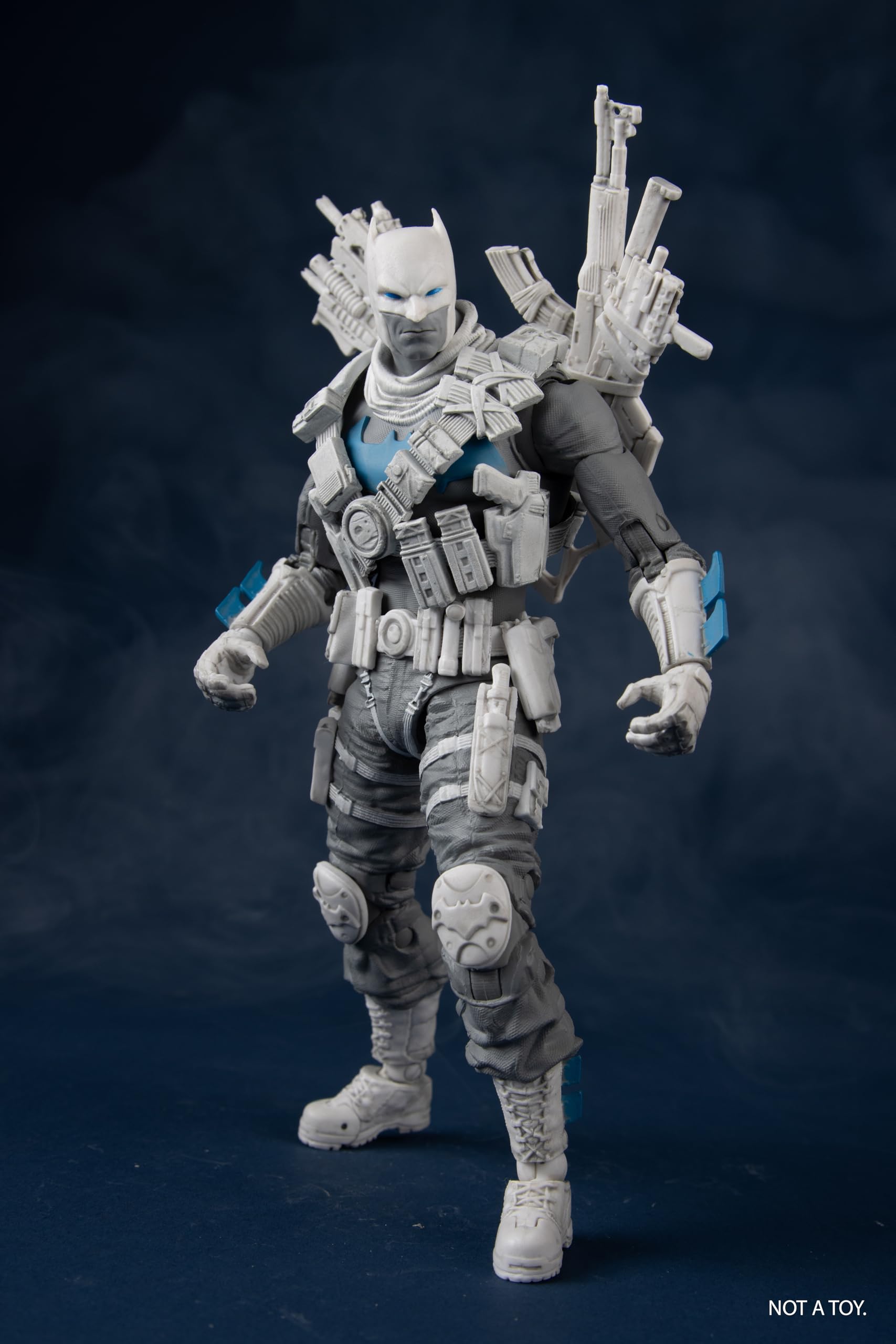 DC Multiverse The Grim Knight Dark Nights Metal, Black & White Accent Edition Gold Label Figurka akcji 17,8 cm