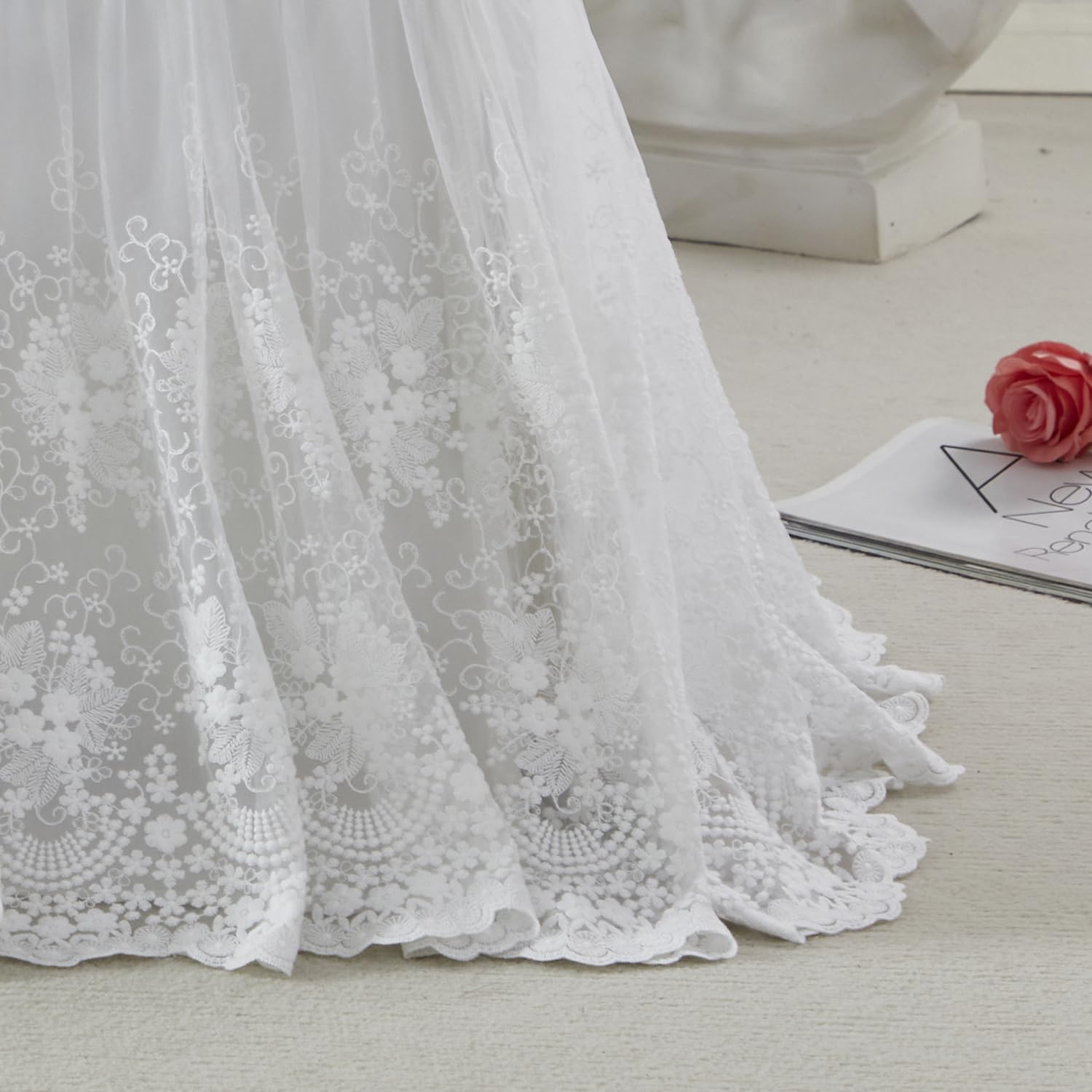 Brandream Falda de cama de encaje para cuna de bebé, estilo bohemio, color liso, romántica, color crema, blanco roto y elegante, 100 % algodón, excelente calidad