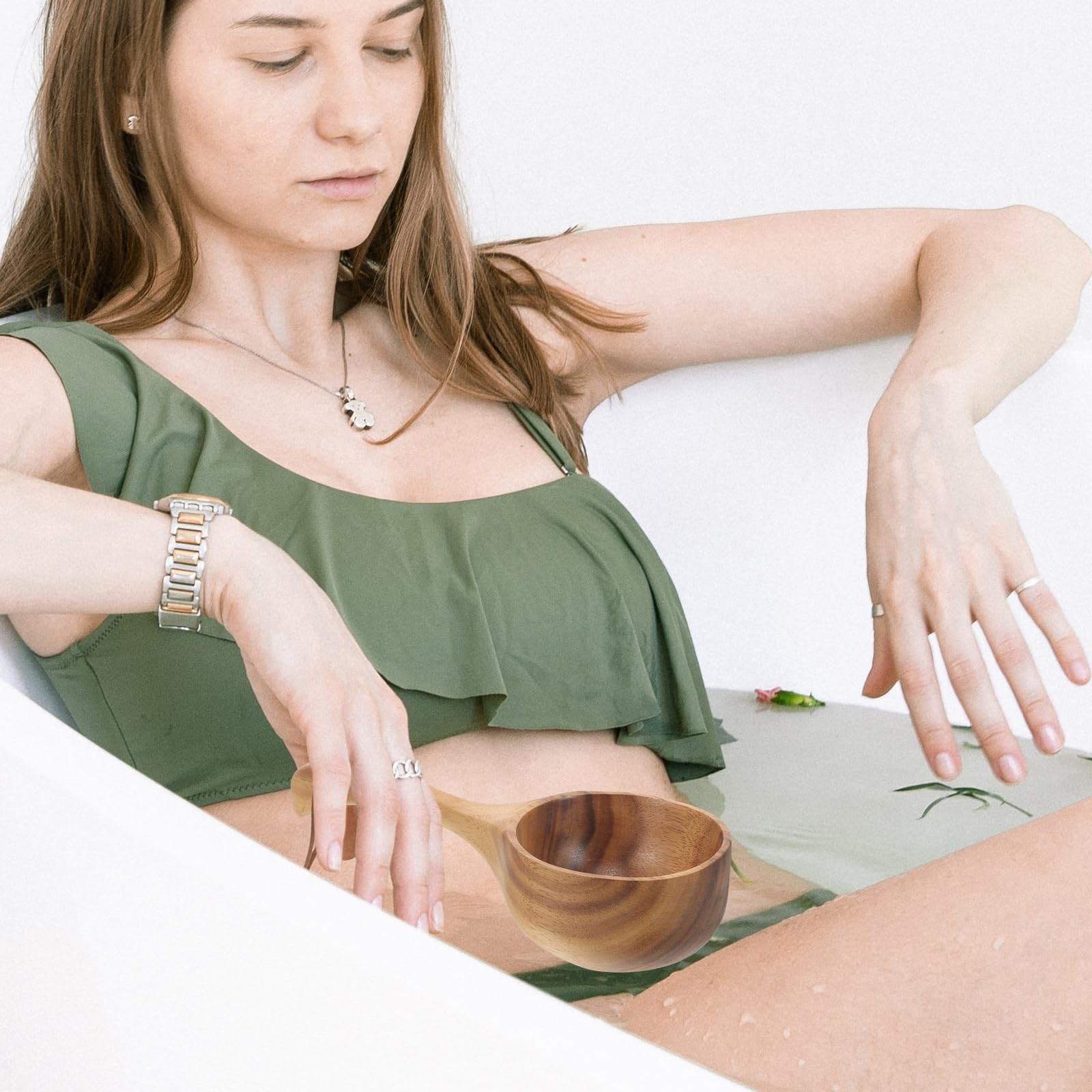 Cucharón de Agua para Baño de Madera Marrón Diseño Ergonómico y Práctico, Accesorio Adecuado para Sauna y Riego en Jardín