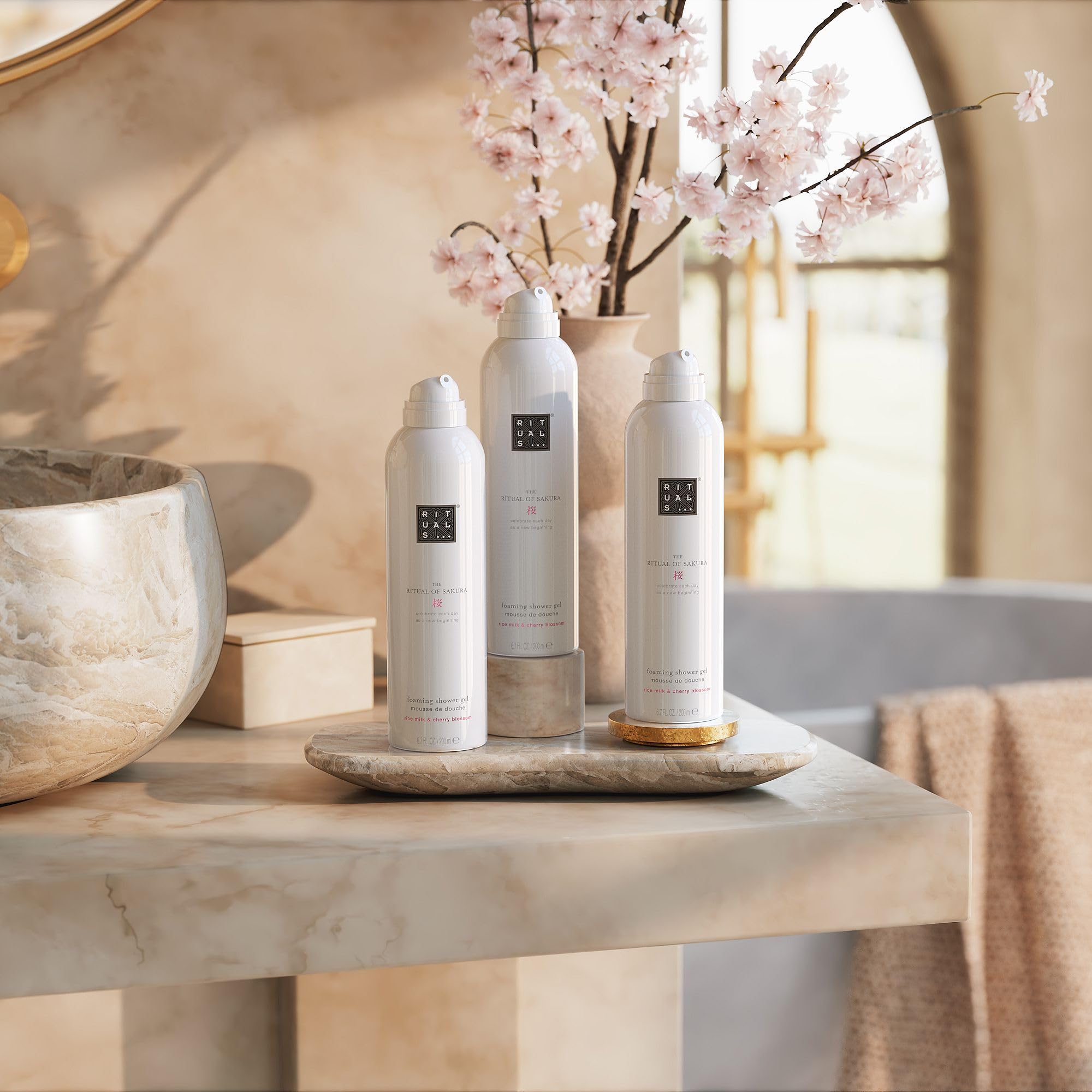 RITUALS The Ritual of Sakura ekonomiczny zestaw 3 x pianka pod prysznic – żel pod prysznic z kwiatami wiśni i mlekiem ryżowym – 3 x 200 ml