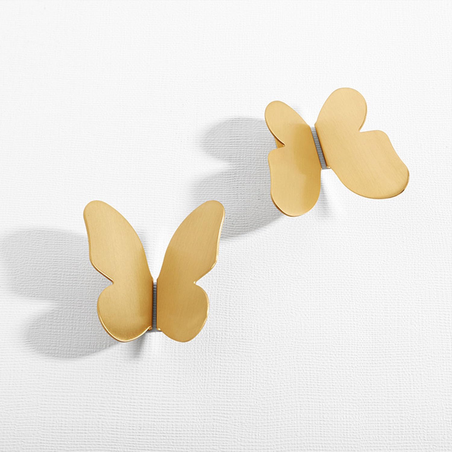 2PCS Butterfly Cabinet Knobs, Gold Butterfly Single Hole Knob Half Moon Knob Brushed Brass Wardrobe Knobs Art Deco Handle for Cabinets Children's Room Decorative Pull