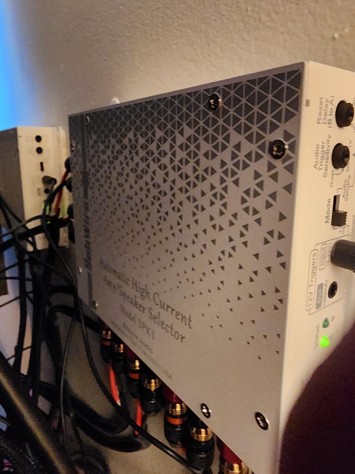 Automatic Amp/Speaker Selector by BobWire, Model SPK1