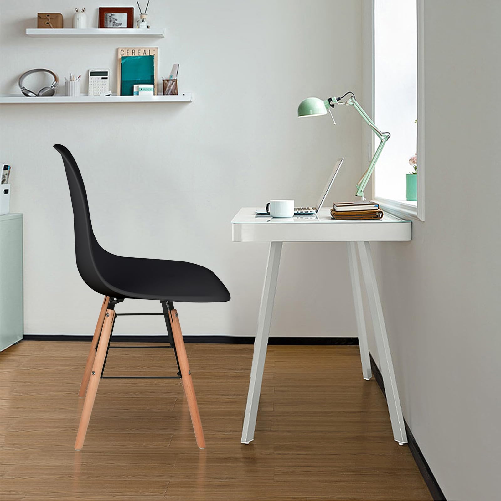 Set Di 4 Sedie Per Sala Da Pranzo Dal Design Classico In PVC Crema E Gambe In Legno Nero 100001765 84057364