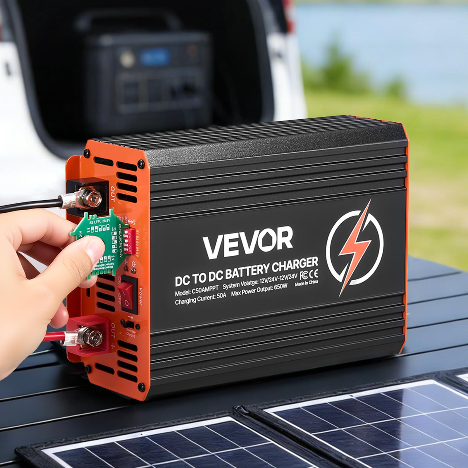 VEVOR Chargeur DC-DC avec MPPT 650 W 50 A Chargeur de Batterie DC-DC 12 V/24 V-12 V/24 V Double Entrée Panneau Solaire/Alternateur pour Camping-Car Voiture Bateau, Compatible avec LiFePO4 Plomb-Acide