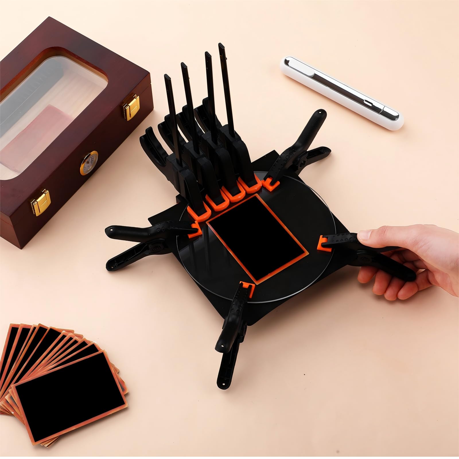 Grinsvalley Il kit per la pulizia delle carte sportive include 1 scatola idratante, 2 fogli acrilici, 8 morsetti in plastica, 5 tamponi, 1 cartella per ossa, 1 penna termica, 10 fogli di PC, 25 carta