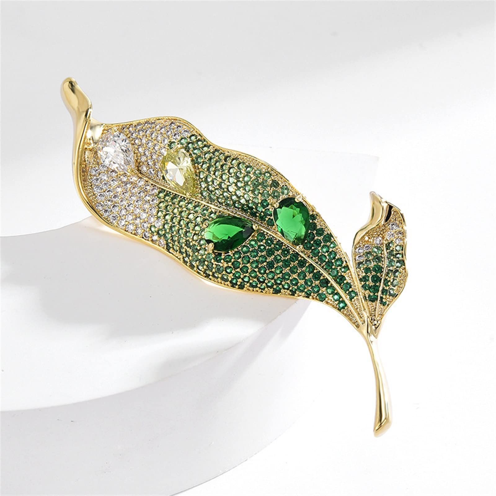 Broche de hoja degradada para rescatar prendas aburridas con un toque vintage de lujo 7