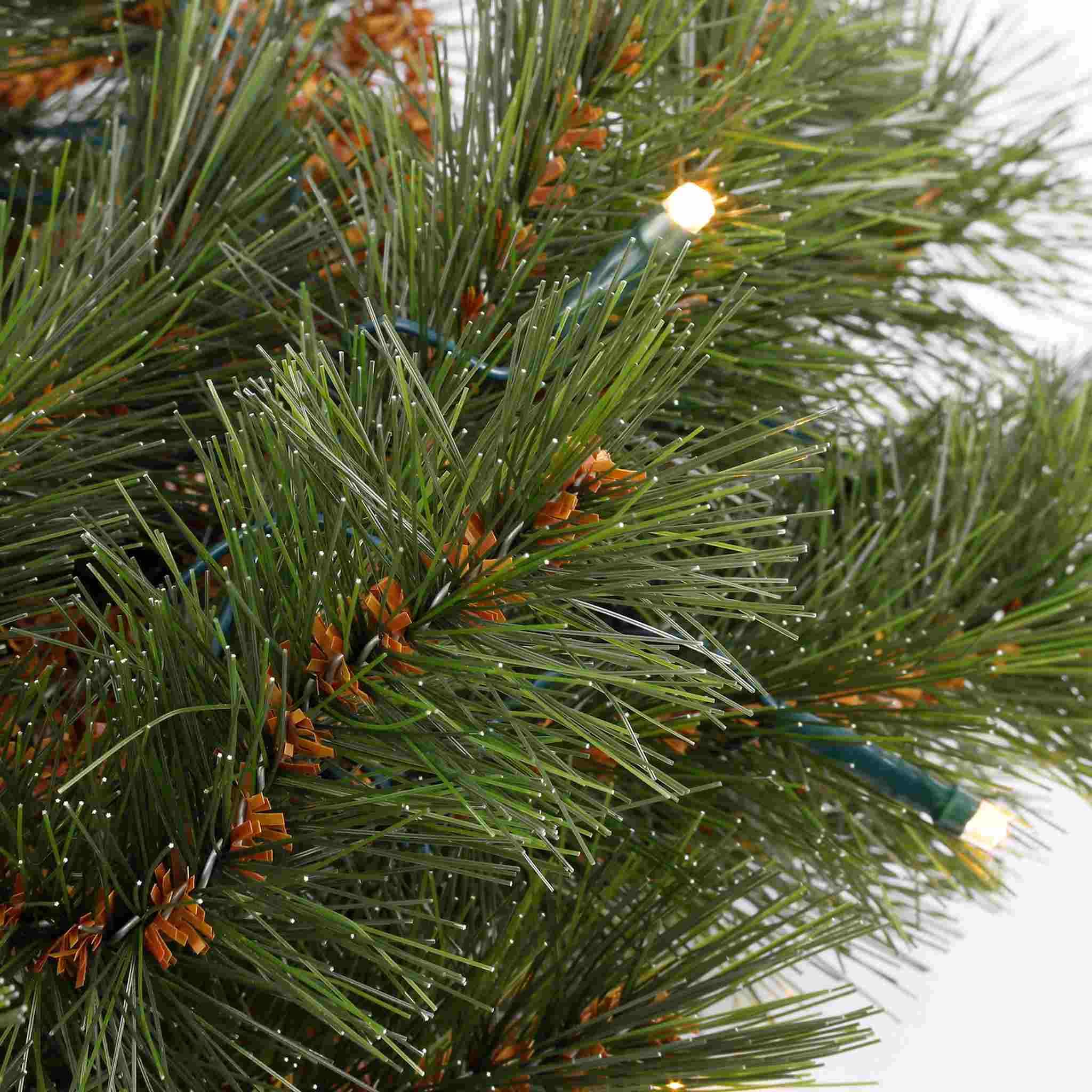 Triumph Tree Forest Frosted Weihnachtsgirlande mit LED-Beleuchtung - L270 cm - Grün