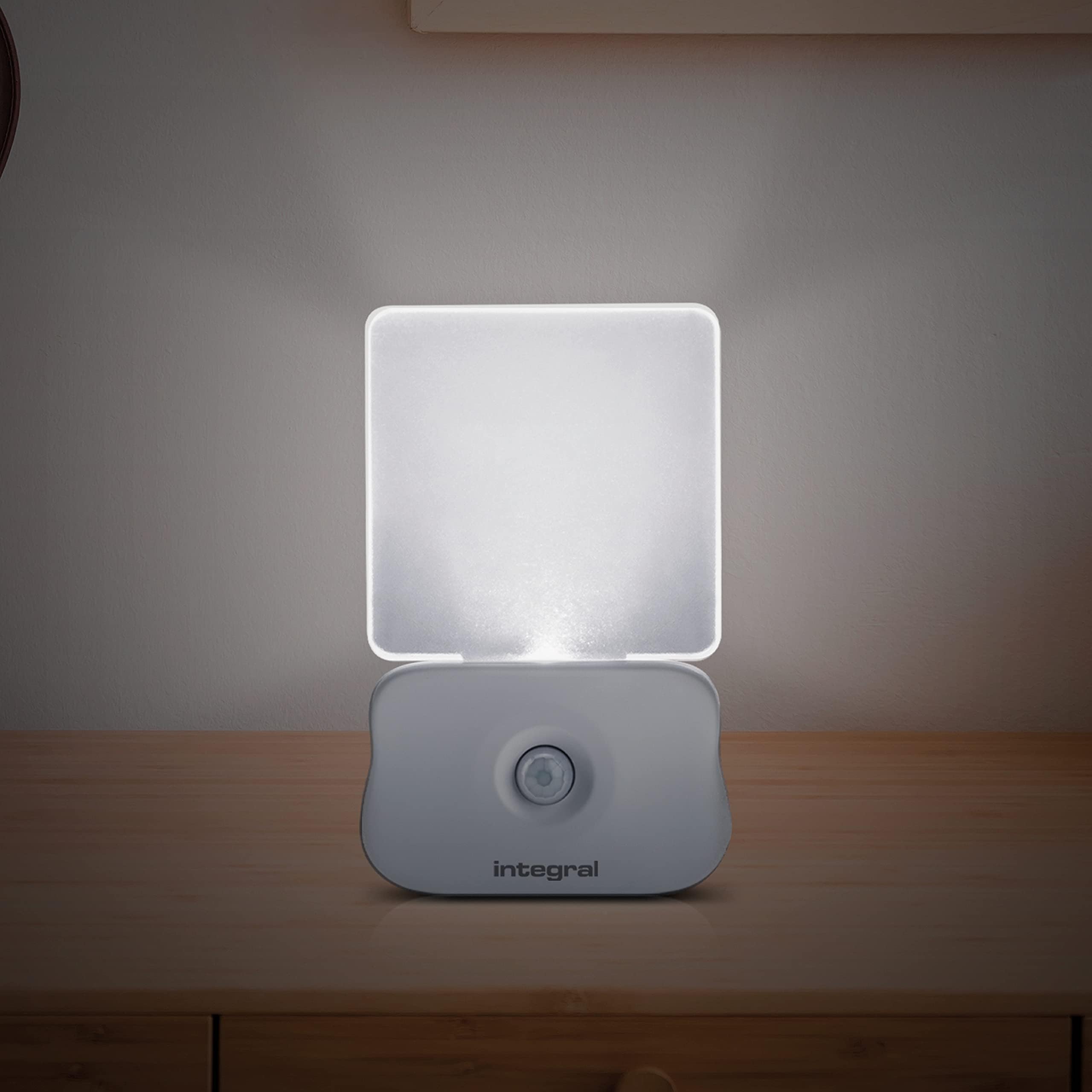 Integral LED Motion Sensor Night Light, Plug in Wall with Dusk to Dawn Photocell Sensor, for Hallways, Landings, Stairs, Kitchens, Bedrooms, Baby’s Nursery and More,Transparent, 4-Pack