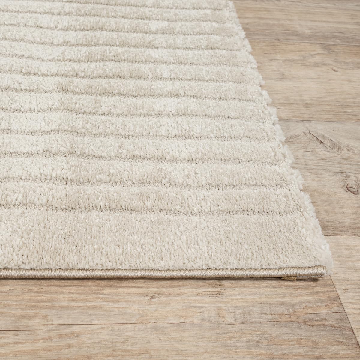 the carpet Elisa, Tapis Moderne de Salon, Design géométrique, Haute densité de Poil et agréablement Doux, Beige, 140 x 200 cm