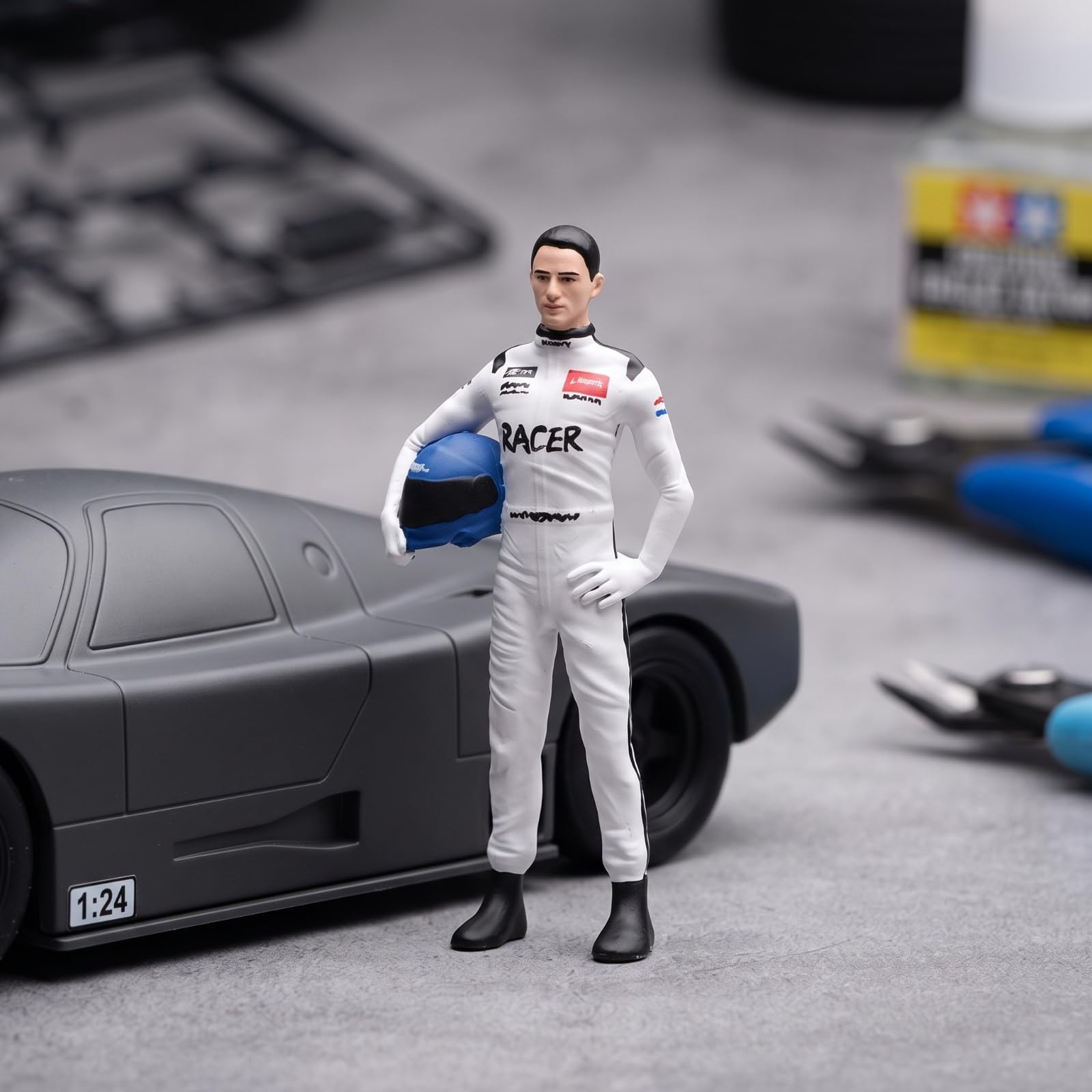 Driver Miniature Figura de Carreras Muñeco Coleccionable Estatuilla Resina Finos y Acabado Realista Adecuado para Estantería Escritorio Escena de Maqueta