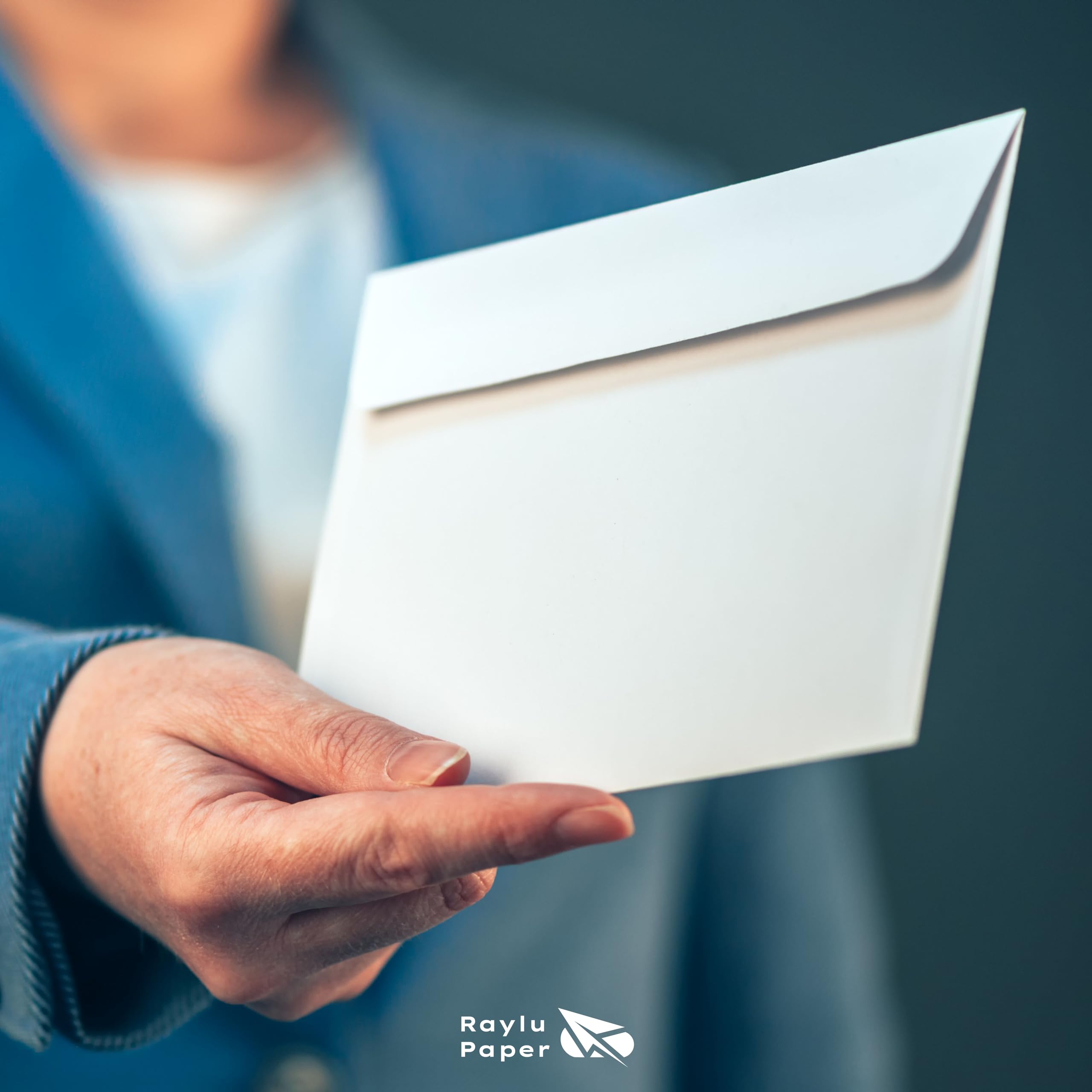 RAYLU PAPER papierowe białe koperty z samoprzylepnym zamknięciem do wysyłania dokumentów i listów, łatwe uszczelnienie, grubość 90 g/m² (C4, 250 sztuk)
