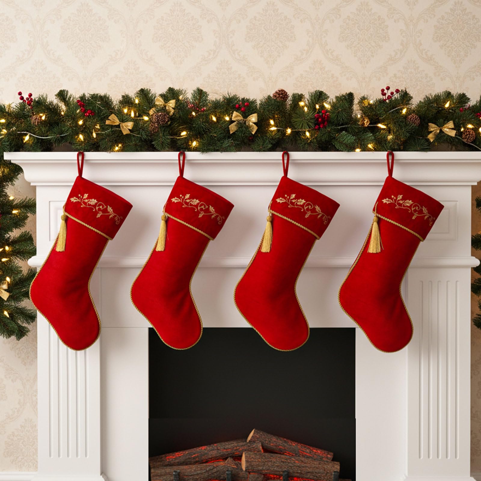 Kinlop 4 Stück 45,7 cm große rote Weihnachtsstrümpfe, Stechpalme, bestickt, Samt, Weihnachtsstrumpf, hängende dekorative Strumpf für Weihnachten, Familie, Kamin, Urlaub, Party-Dekorationen