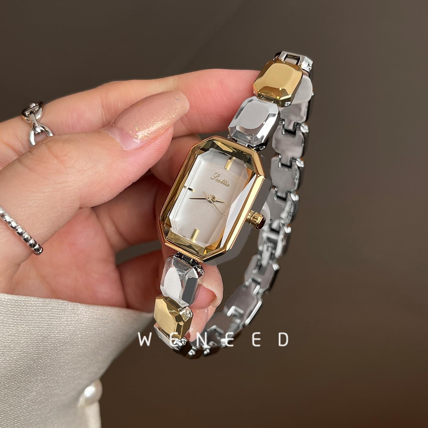 Luxury Women’s Crystal Bracelet Watch Elegant Rectangular Minimalist Dial Diamond Bangle Band Waterproof Fashion Dainty Ladies Quartz Watches Ladies Gift