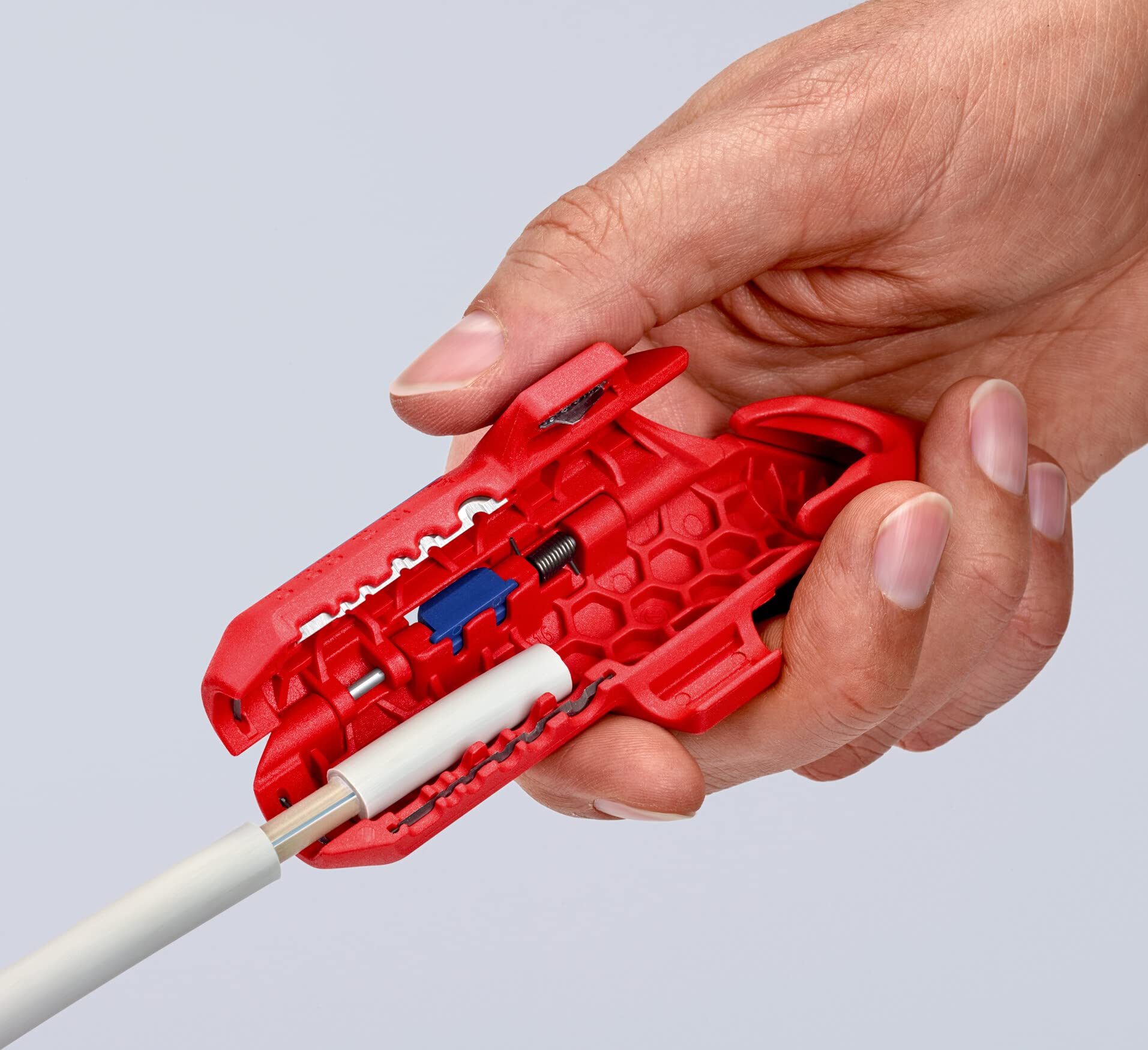 KNIPEX ErgoStrip Outil universel à dégainer (135 mm) 16 95 01 SB & BiX Coupe-tube pour les tubes en plastique et les manchons d’étanchéité Ø20-Ø50 mm, 90 22 10 BK