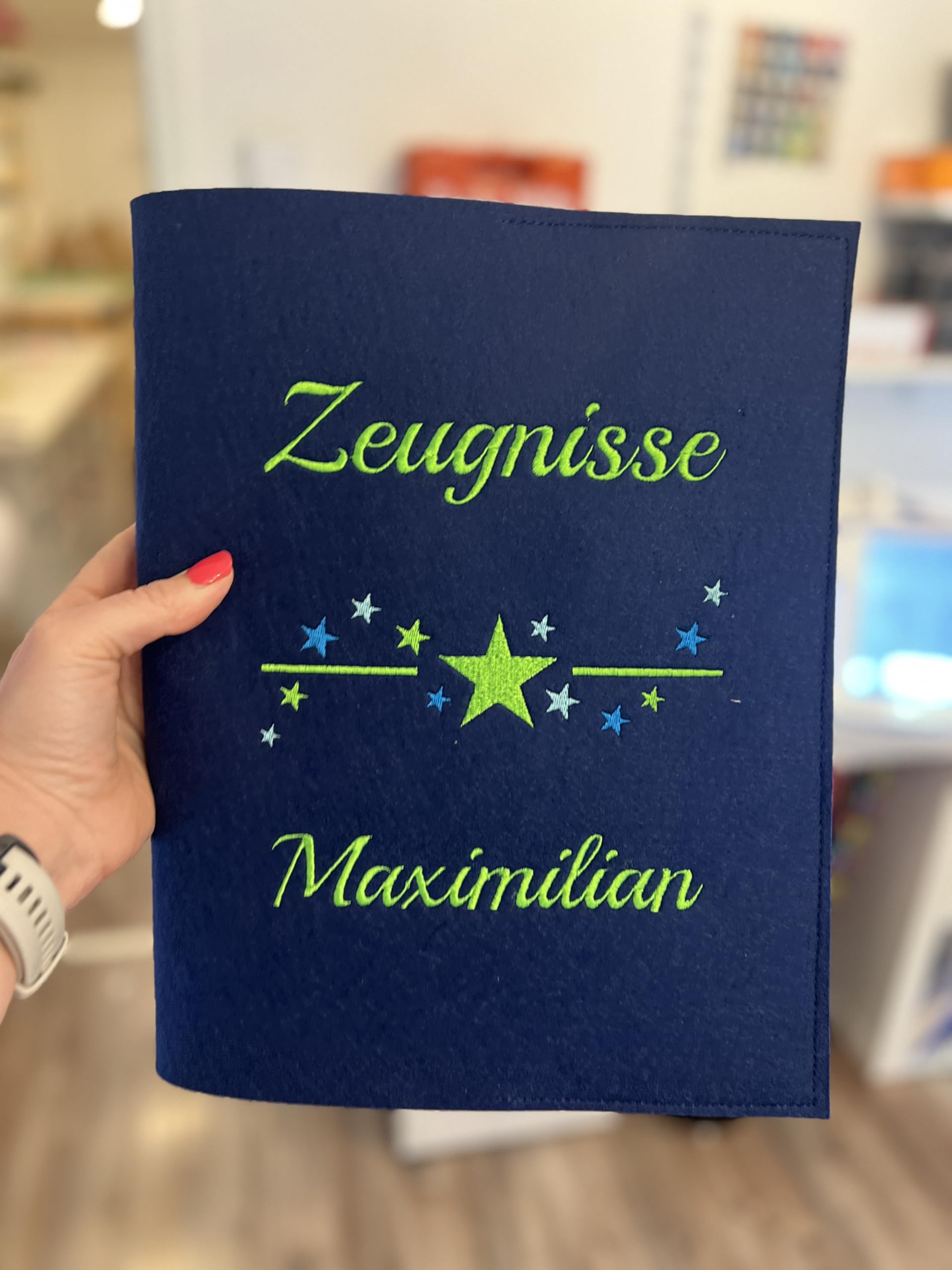 Generisch Personalisierte Zeugnismappe A4 aus Filz | Sternchen| hochwertig Bestickt | Schulkind | Geschenk | Schulstart | Zeugnisordner | Jungs und Mädchen