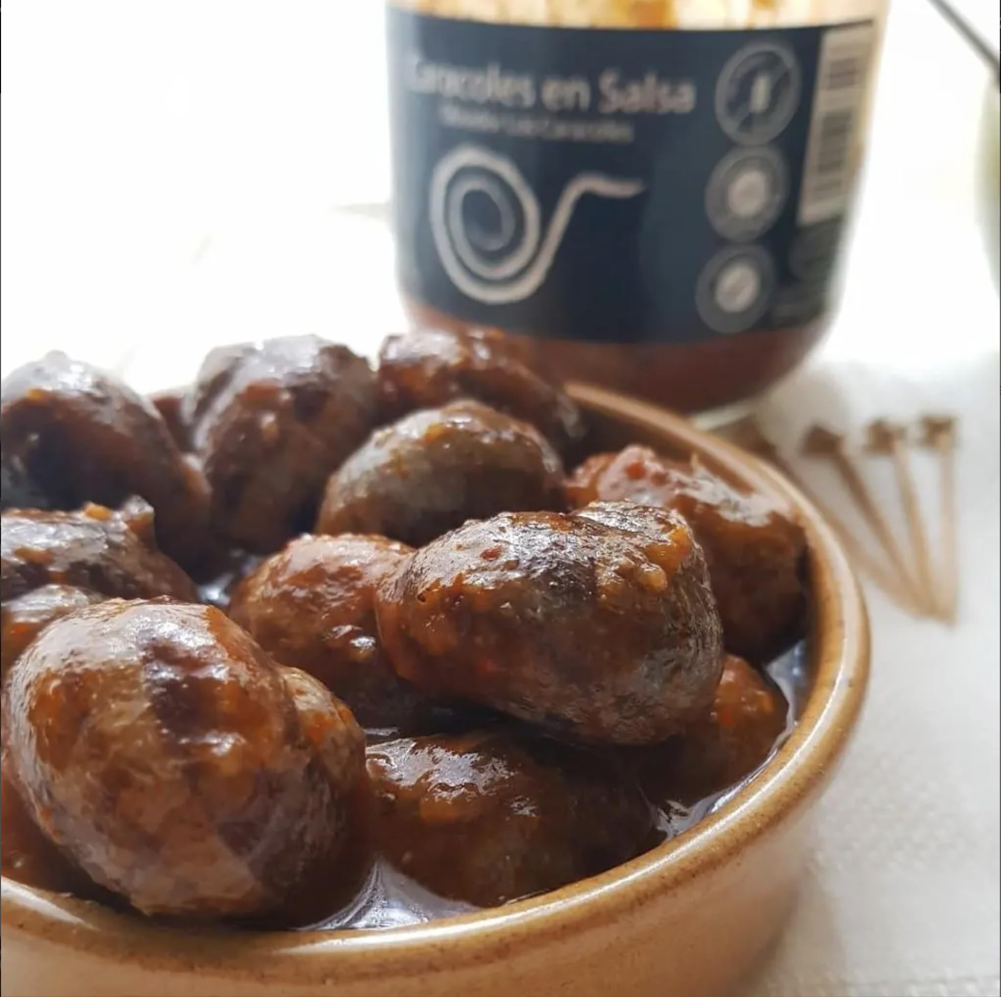 Pack de Conservas Gourmet Artesanas: 1 Rabo de Toro 640g, 1 Carrilleras al Vino Blanco 440g y 1 Caracoles en Salsa 550g – Recetas Familiares Ideal para Regalo – Hecho en España con Sabor Tradicional