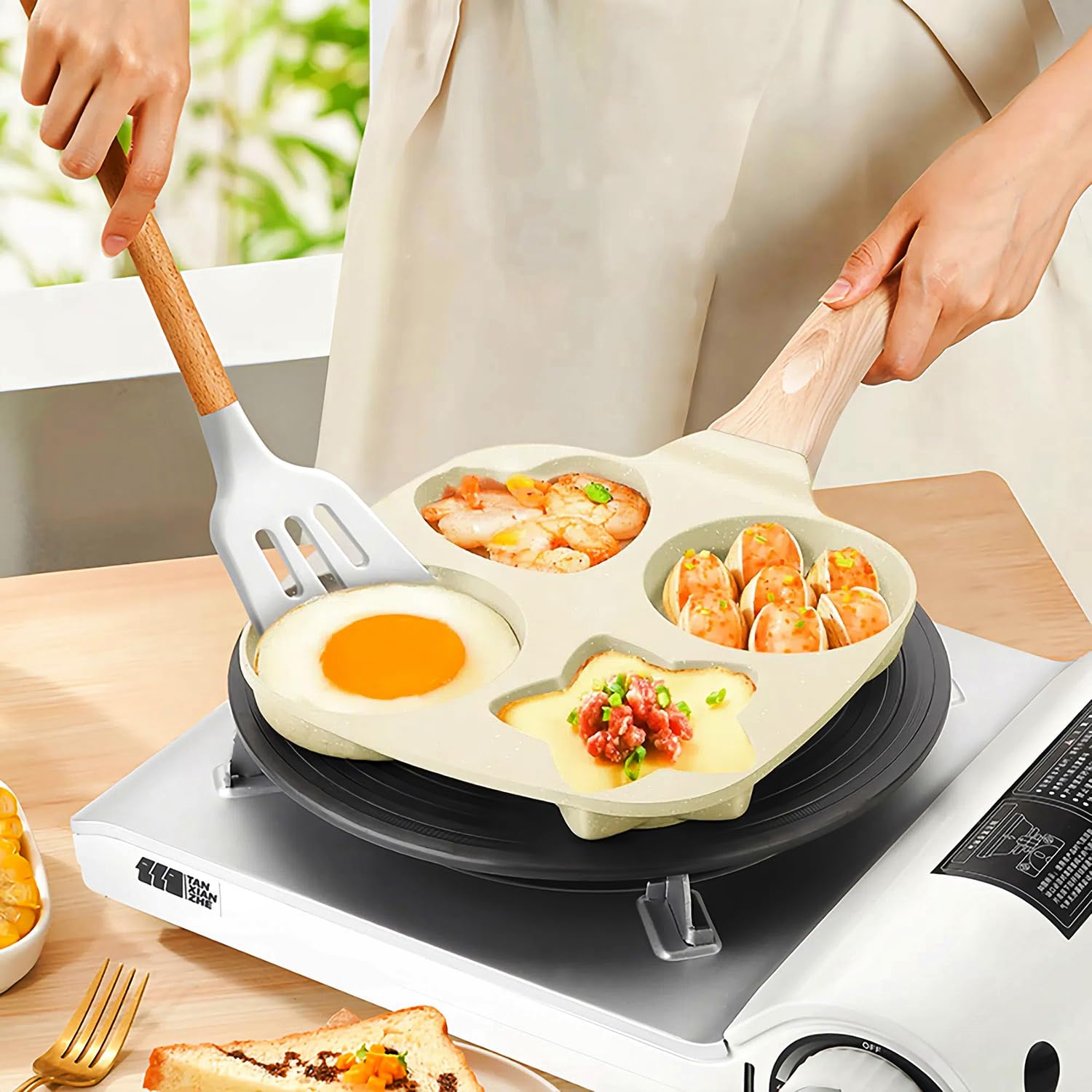4 tazas de sartenes para huevos, sartén para tortillas, sartenes antiadherentes fáciles de limpiar, molde para huevos para sándwiches de desayuno compatible con estufa de gas y utensilios de 3