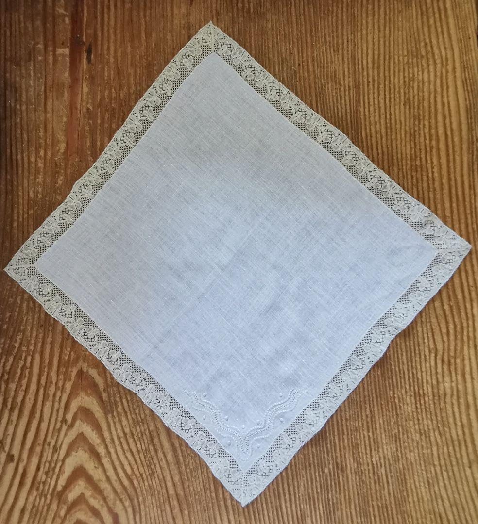 アンティーク フランス スミレの花のボビン編みレース装飾 リネンハンカチ クロス アンティーク フランス スミレの花のボビン編みレース装飾 リネン