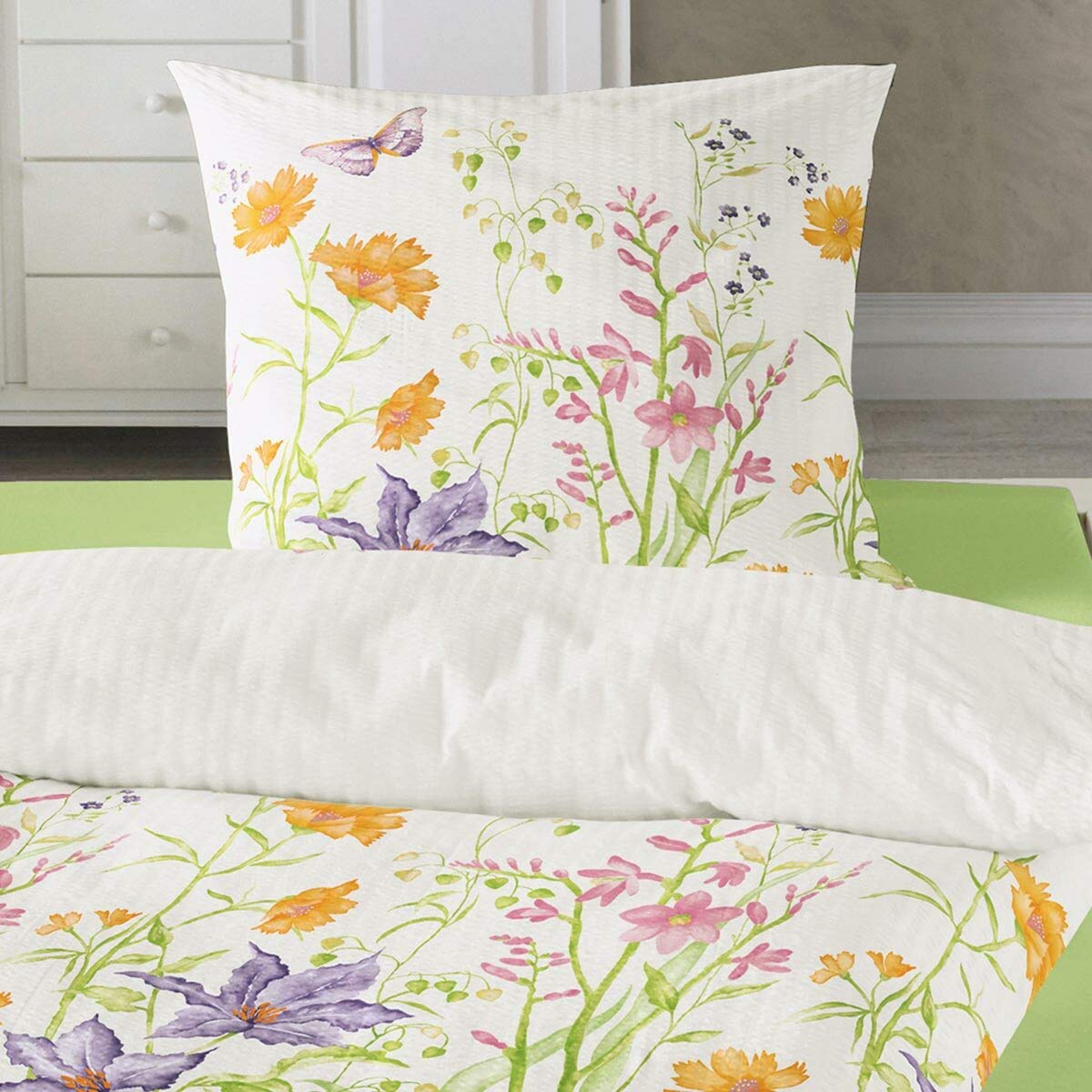Traumschlaf Seersucker Bettwäsche Blumenwiese - luftige Sommerbettwäsche aus Baumwolle mit farbenfrohem Blumenmuster - 135x200 cm + 80x80 cm