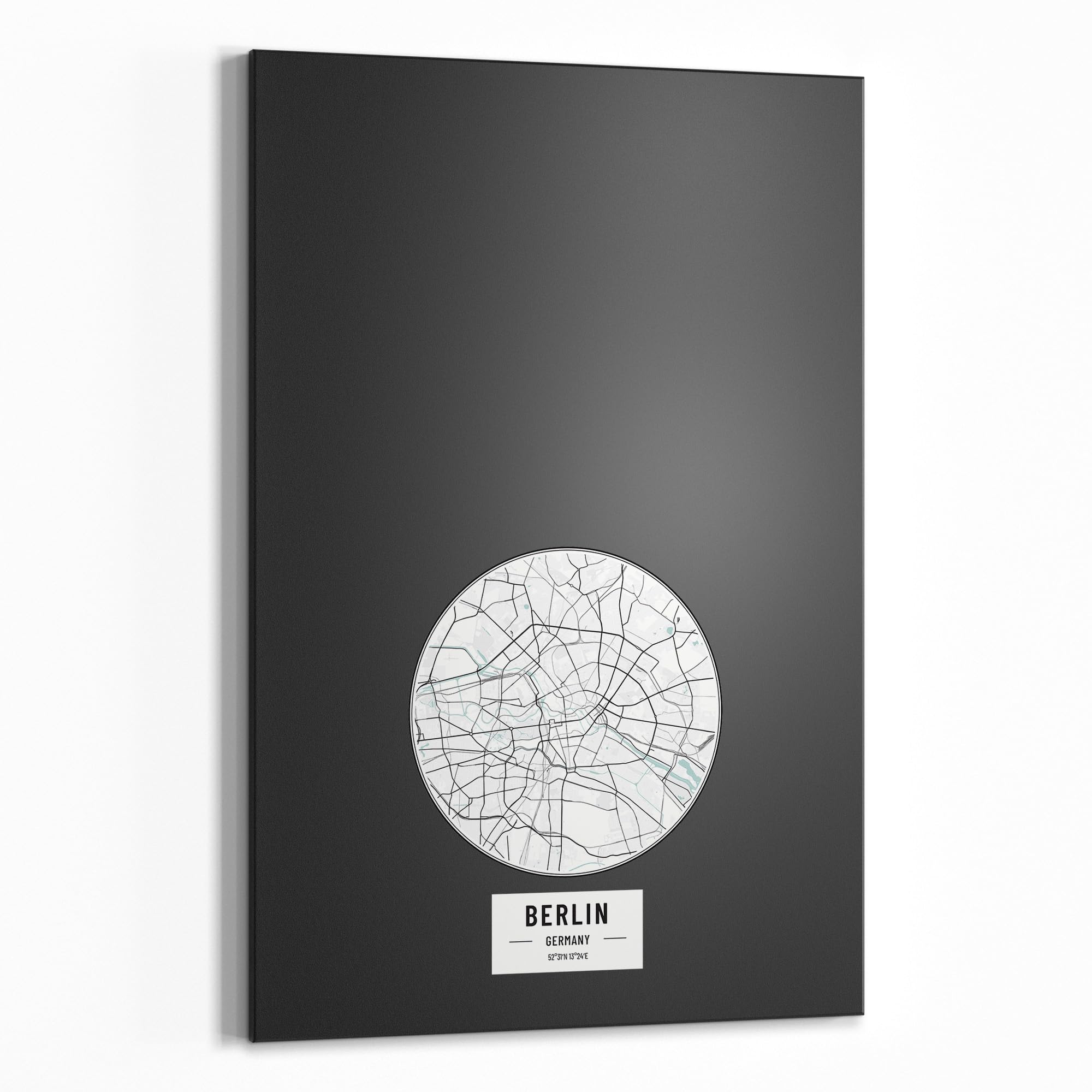 DEQORI Magnetyczna tablica do pisania kredą z nadrukiem UV | motyw "mapa miasta Berlin" | wzór prostokątny 60 x 90 cm | metalowa tablica kredowa do pisania – dekoracja ścienna do kuchni, korytarza