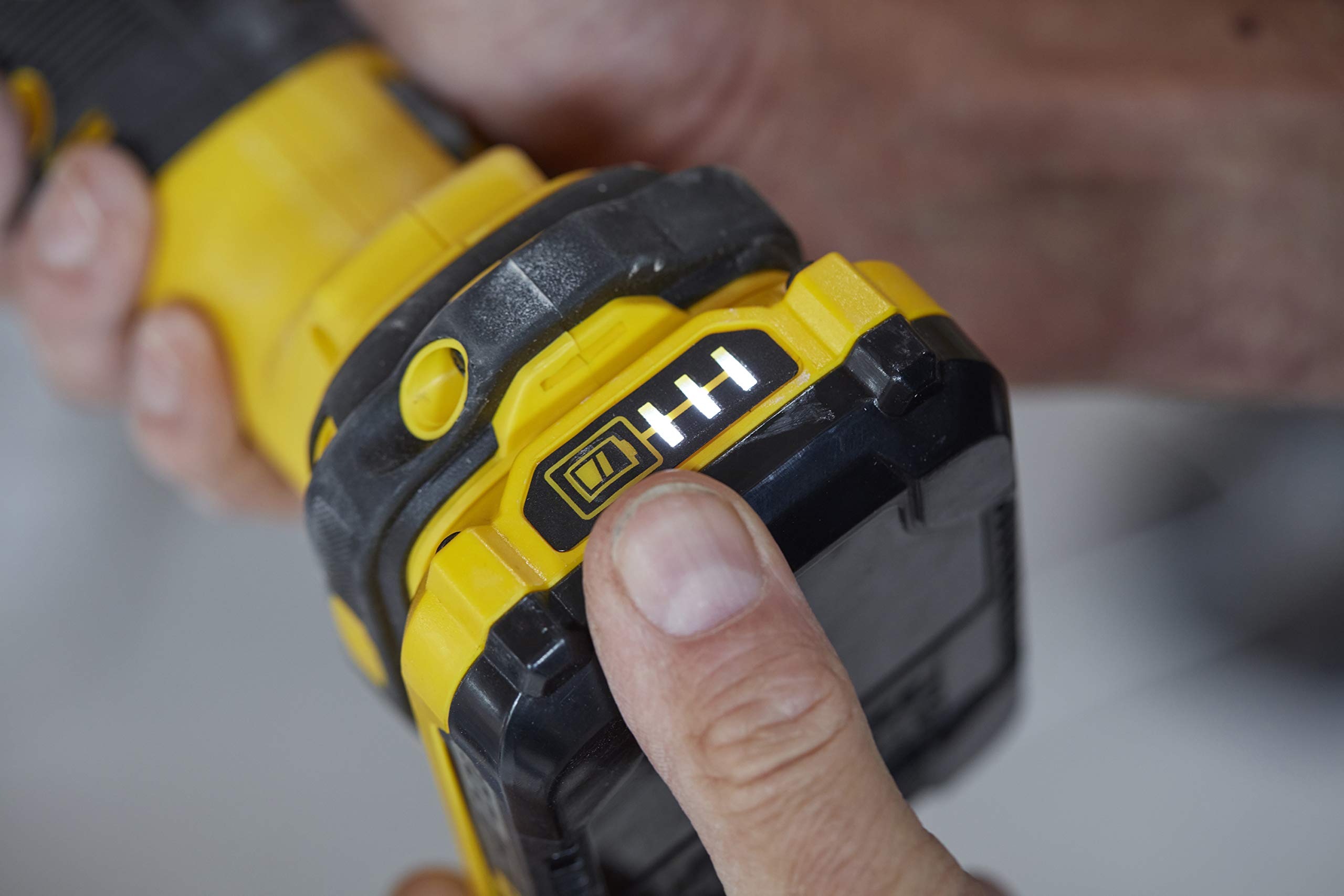 Stanley FATMAX SFMCE500D2K-QW - Herramienta Multifunción Rotativa Sin Cable, 8000-18000 oscil/min, Con 1 Maletín, 2 Baterías 2Ah, 1 Cargador Gama FATMAX V20 (18v)