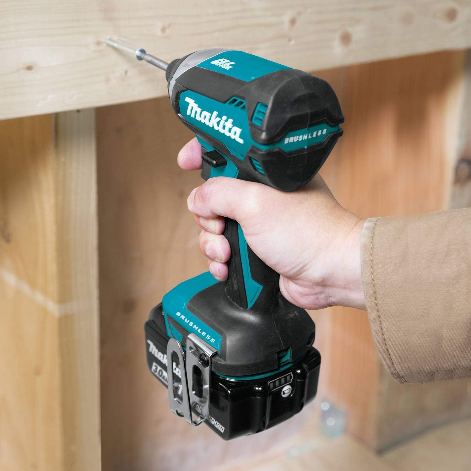 Makita XDT131X2 18V LXT® Lithium‑Ion Brushless Cordless Impact Driver Kit with L.E.D Flashlight and 2 Batteries (3.0Ah)