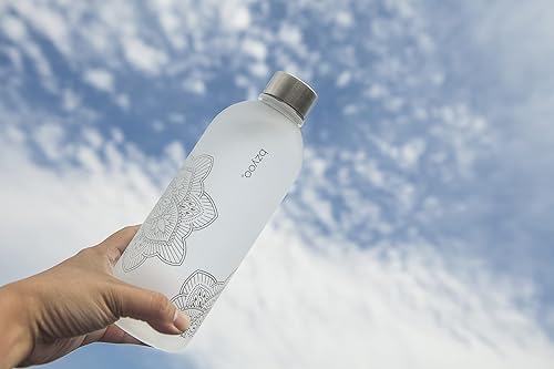 Miniatura 2 de bzyoo Botella de agua de 32 onzas con marcador de tiempo de 1 litro, plástico duradero esmerilado con correa y vaso de plástico de doble pared de 24